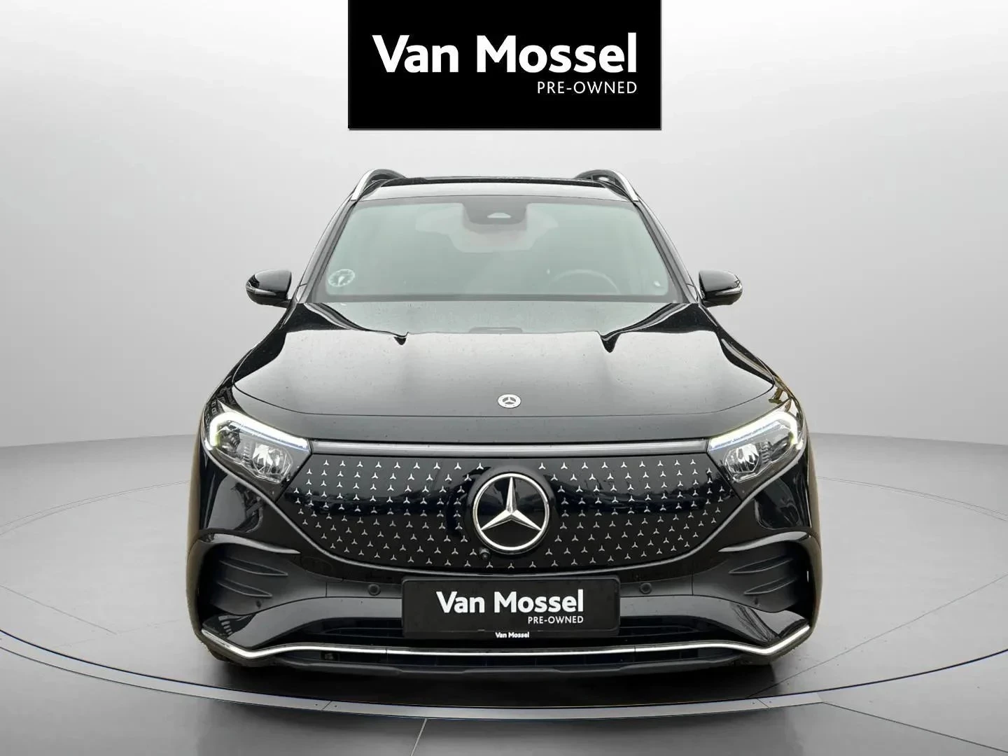 Mercedes-Benz-EQB-image-1