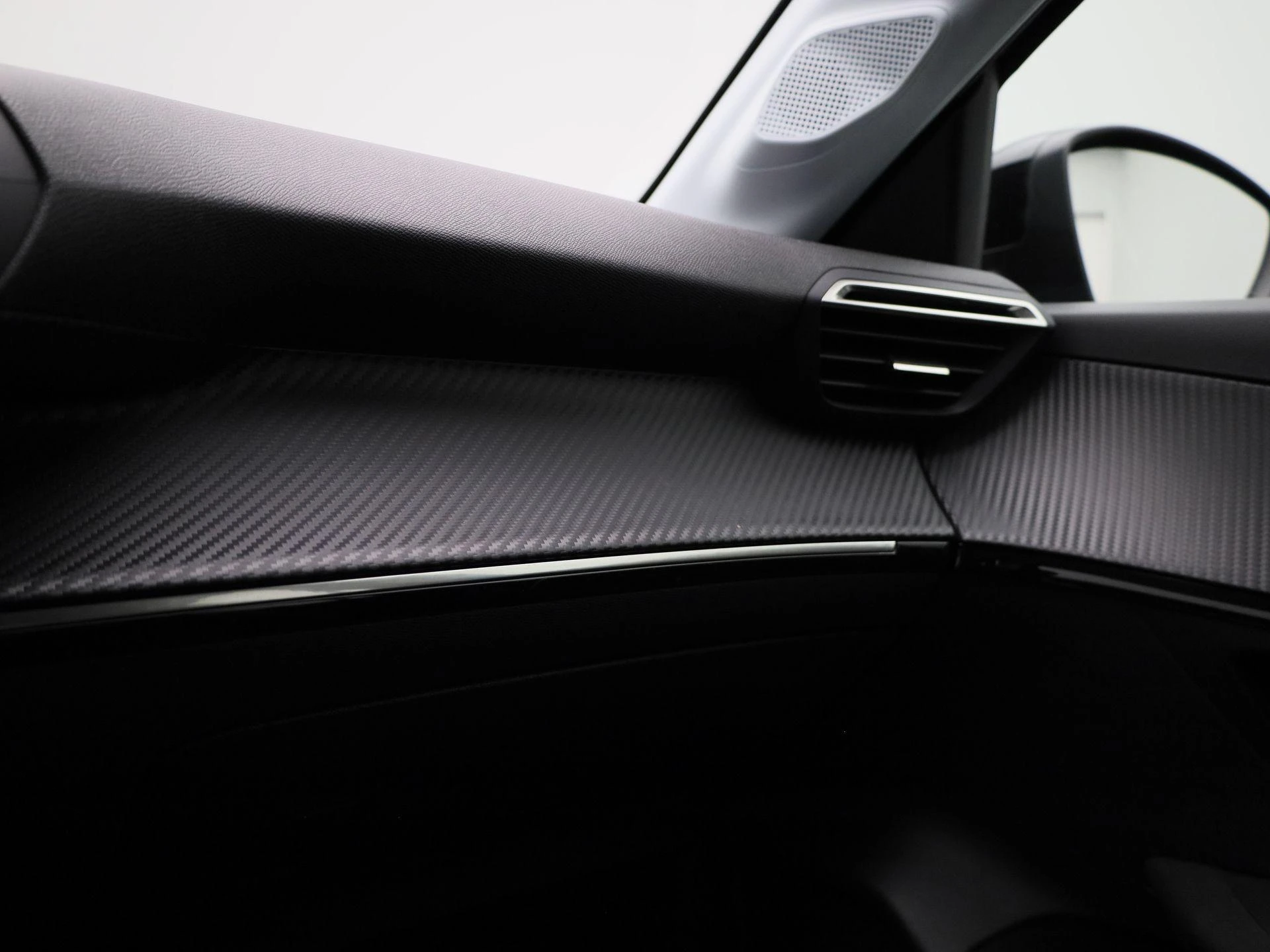 Peugeot-e-208-image-28