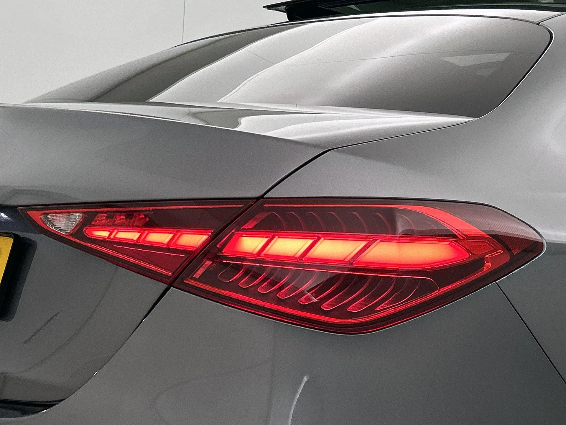 Mercedes-Benz-C-Klasse-image-27