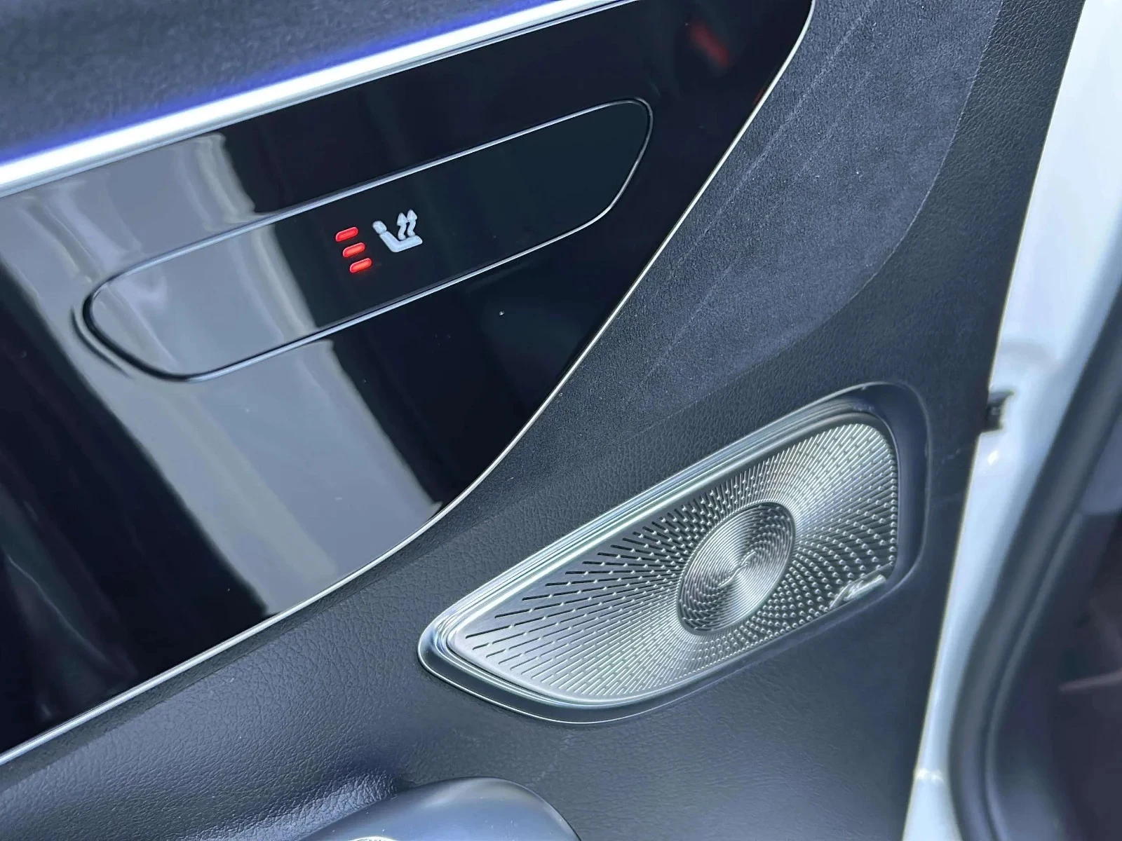 Mercedes-Benz-EQE-image-18