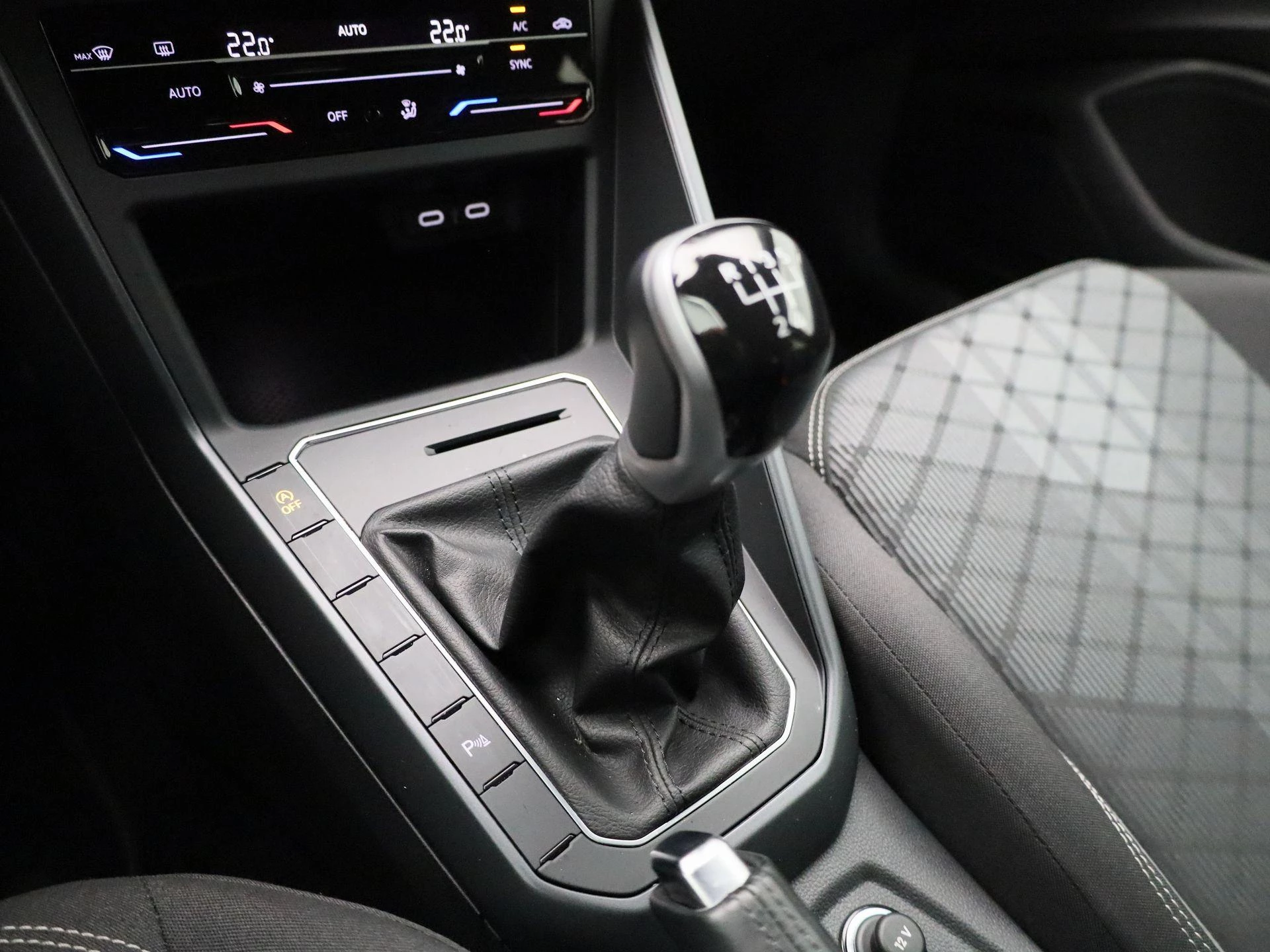 Volkswagen-Polo-image-16