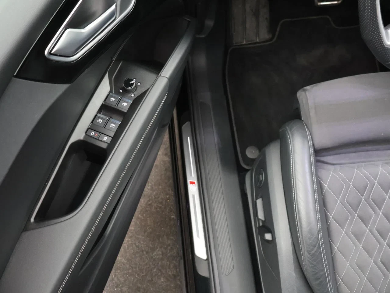 Audi Q4 e-tron Audi Q4 3X-S line 45e-tron QUATTRO 265PK *AUTOMAAT*PANODAK*LEDER*ALCANTARA*CAMERA*ACC*PDC*NAVI*APP-CONNECT*...*