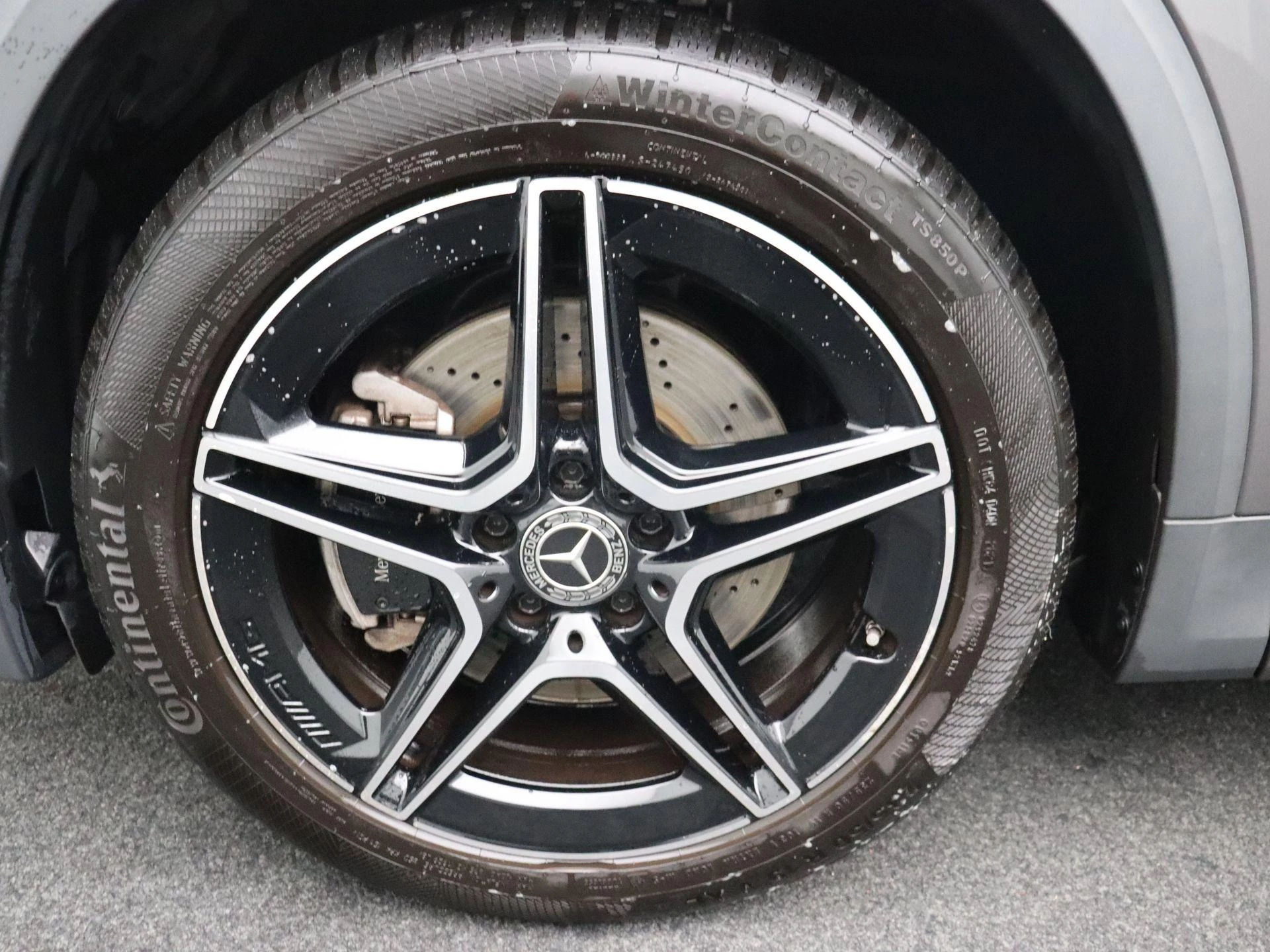 Mercedes-Benz GLA 180 AMG Line + PANO DAK + MULTIBEAM LED + KEY LESS +