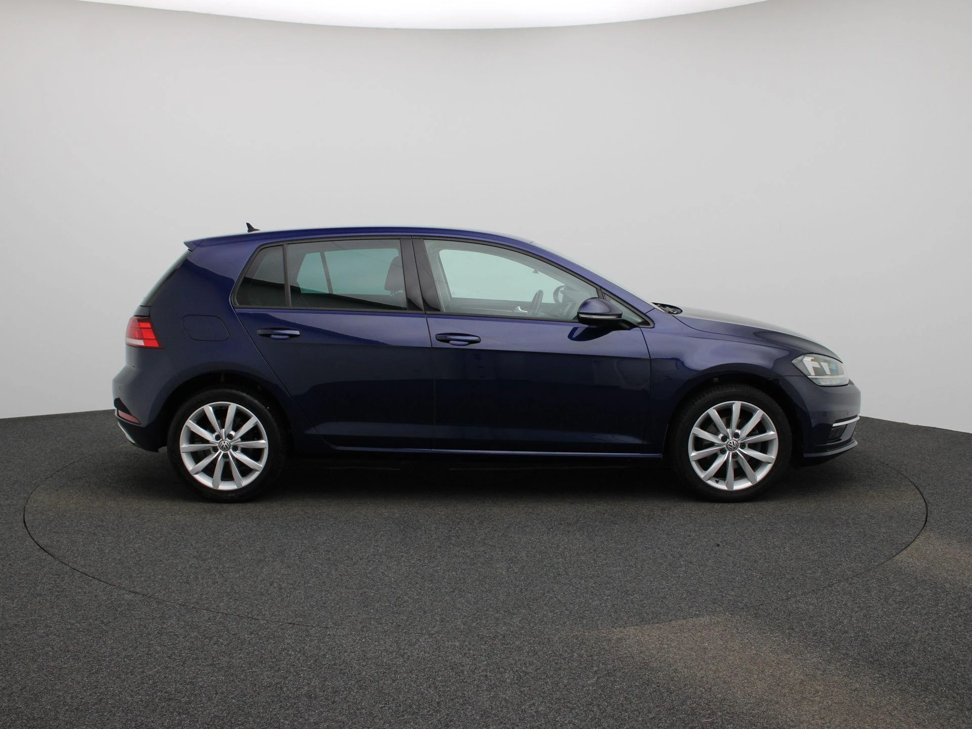 Volkswagen-Golf-image-5