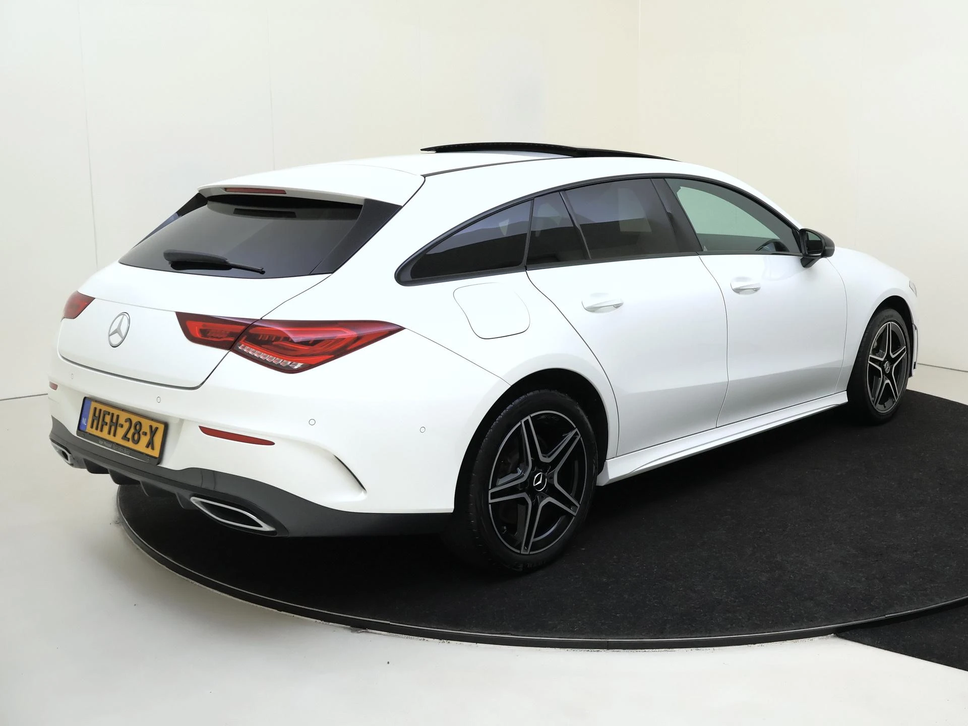 Mercedes-Benz-CLA-image-3