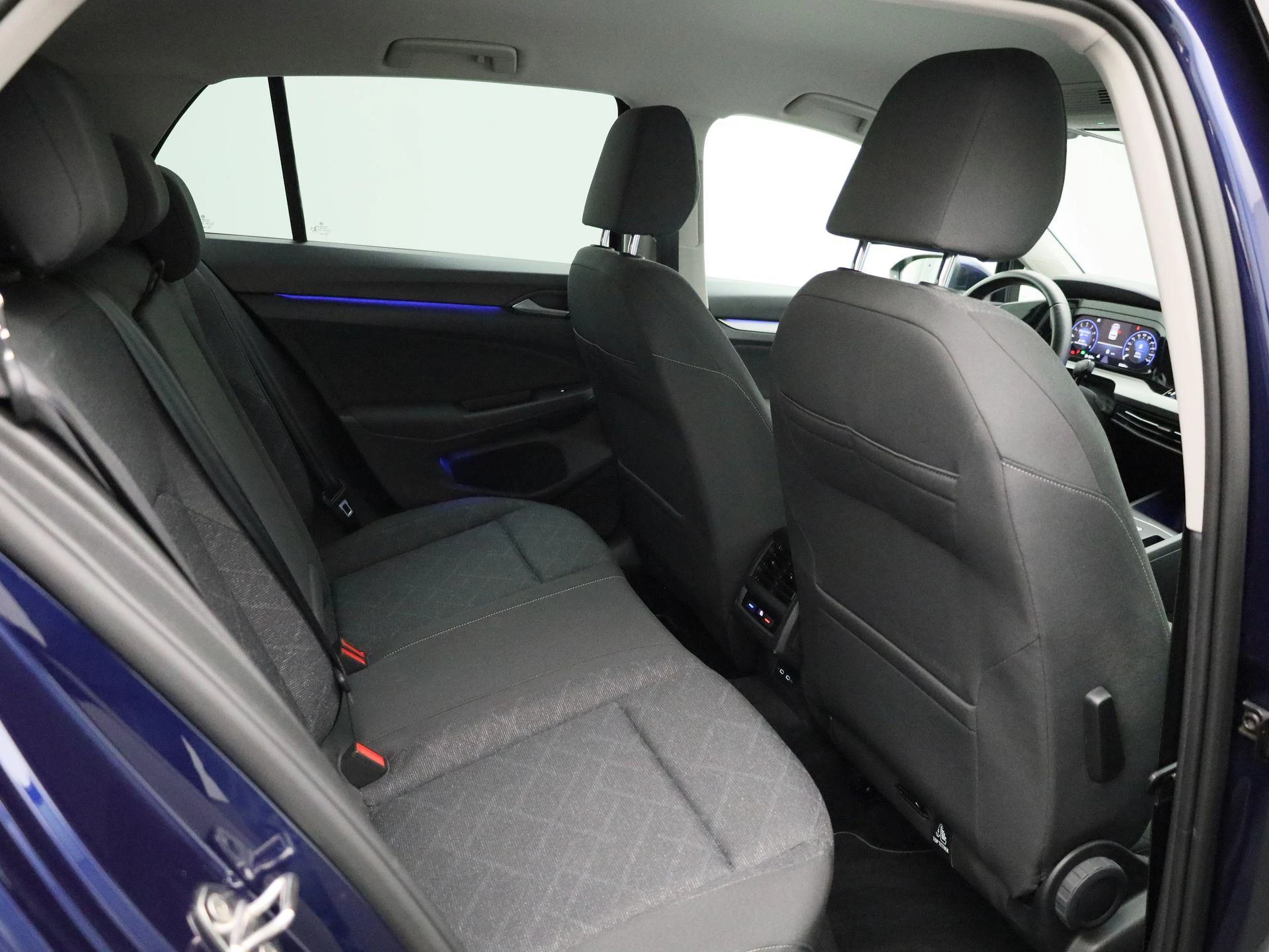 Volkswagen-Golf-image-34