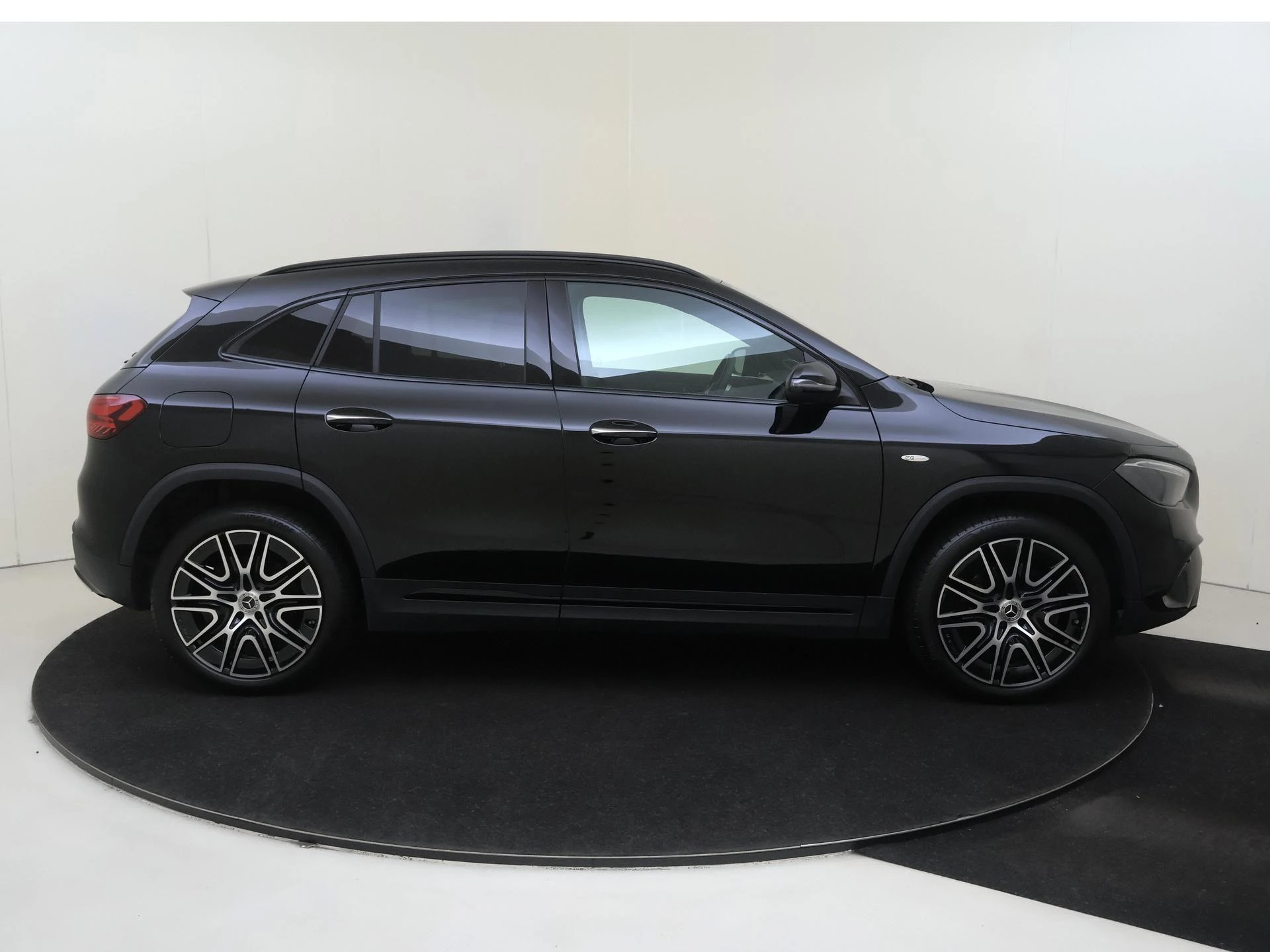 Mercedes-Benz-GLA-image-7