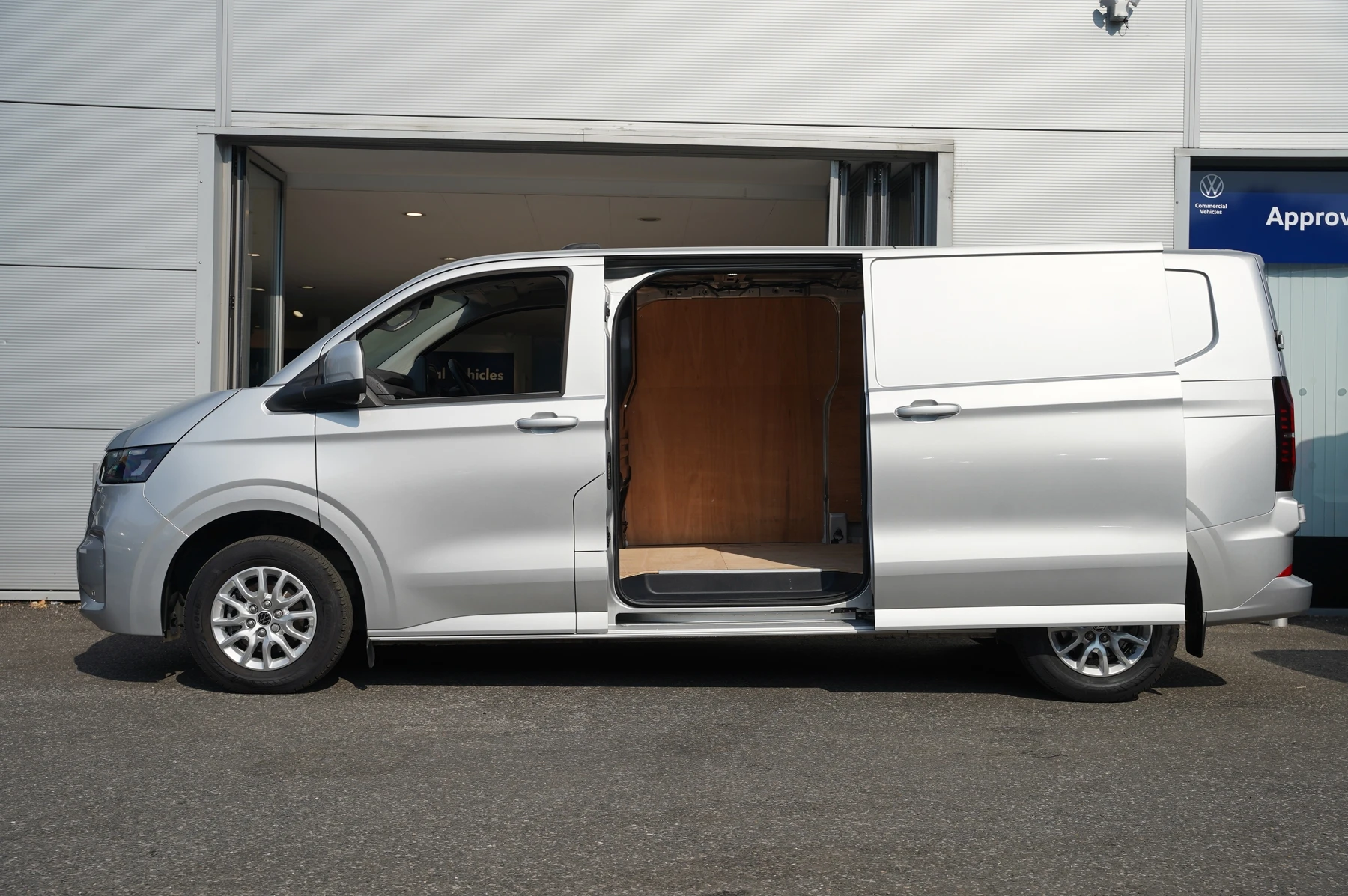 Volkswagen-Transporter-image-24