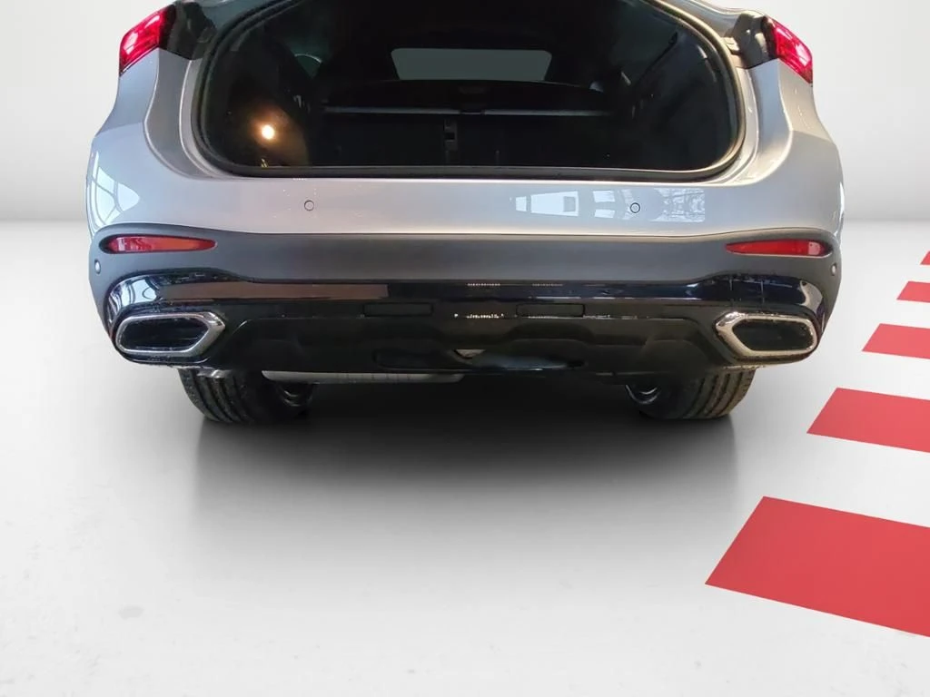 Mercedes-Benz-GLC 300 d-image-11