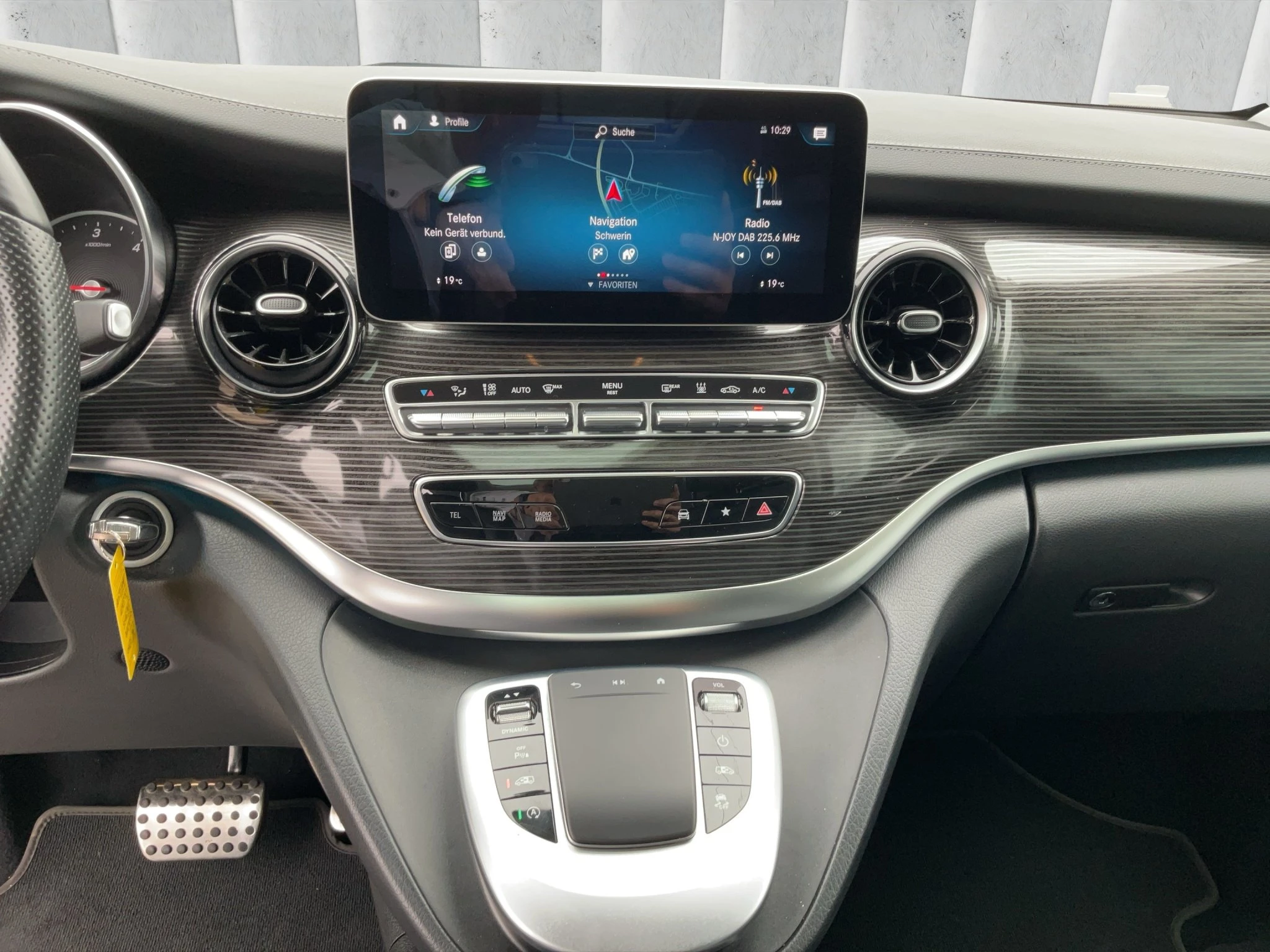 Mercedes-Benz V-Klasse 300 d Avantgarde Edition 4MATIC lang