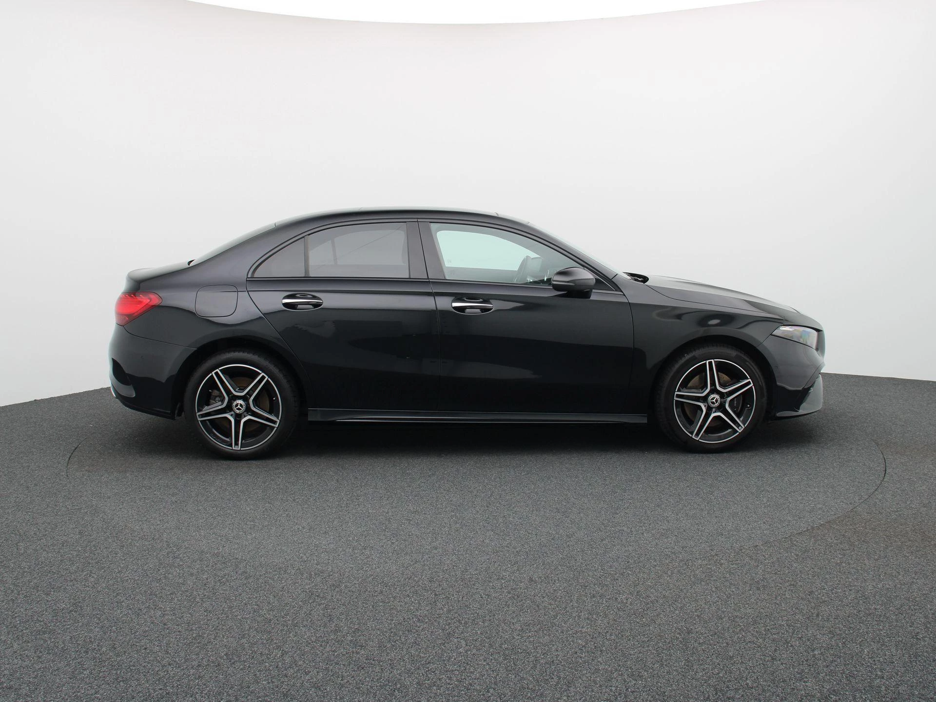 Mercedes-Benz Classe A 250 e Berline AMG Line + PANORAMISCH DAK + CARPLAY +