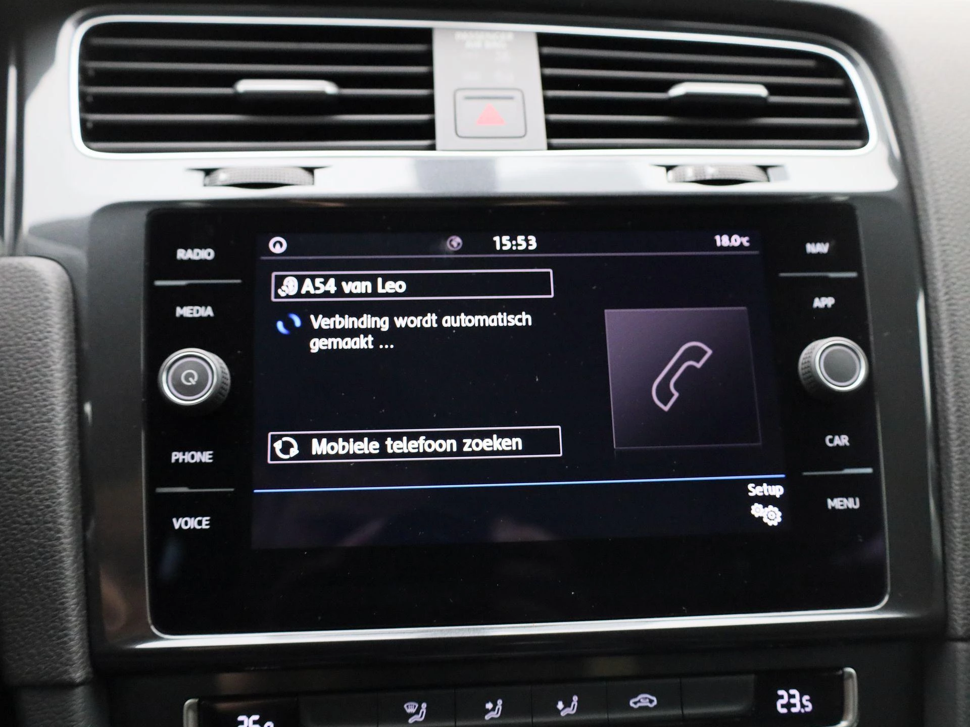 Volkswagen-Golf-image-22