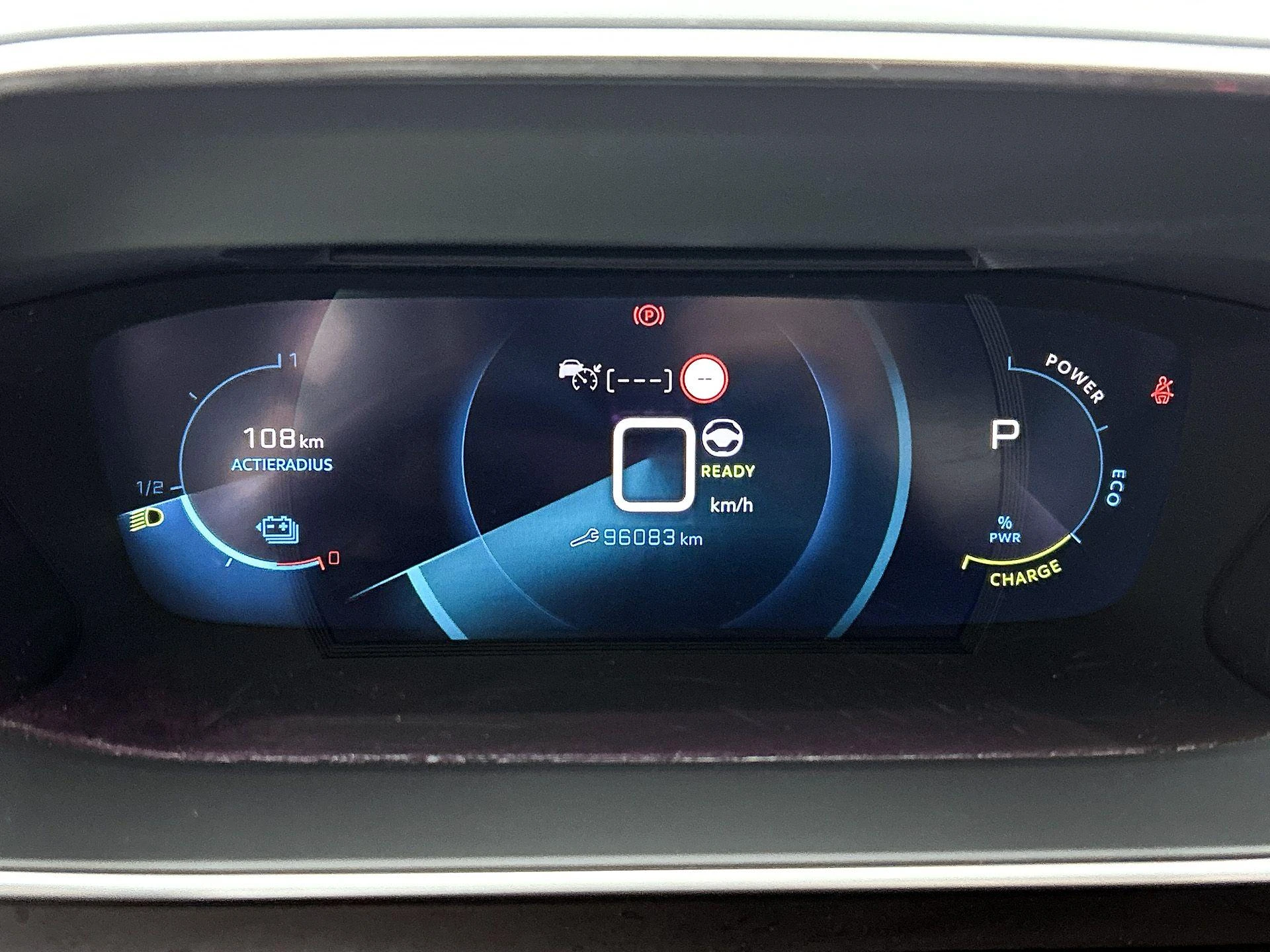 Peugeot-e-2008-image-18