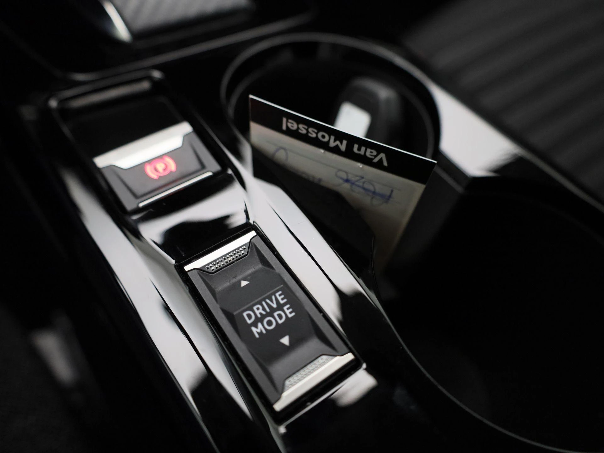 Peugeot-e-208-image-26