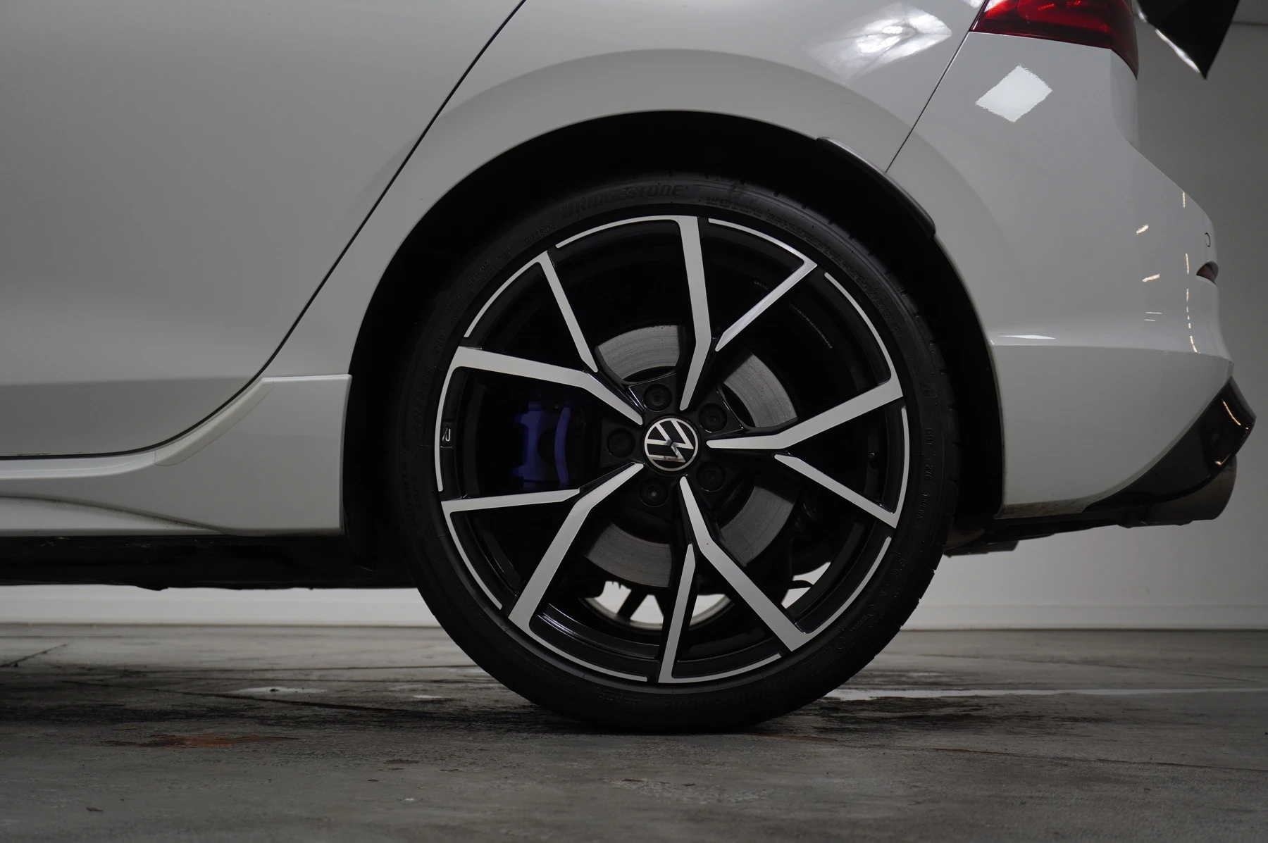 Volkswagen-Golf-image-24