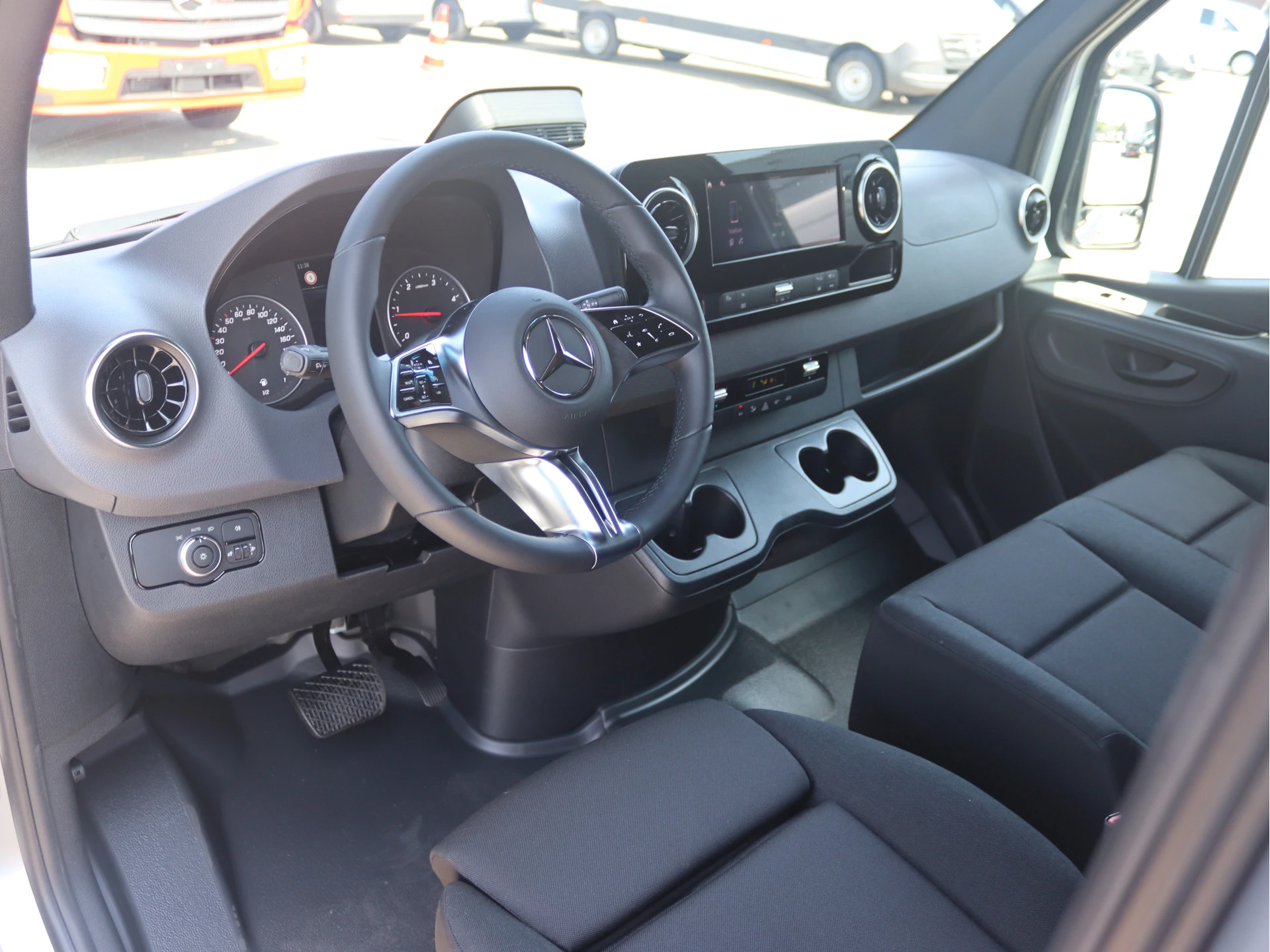 Mercedes-Benz-Sprinter-image-3