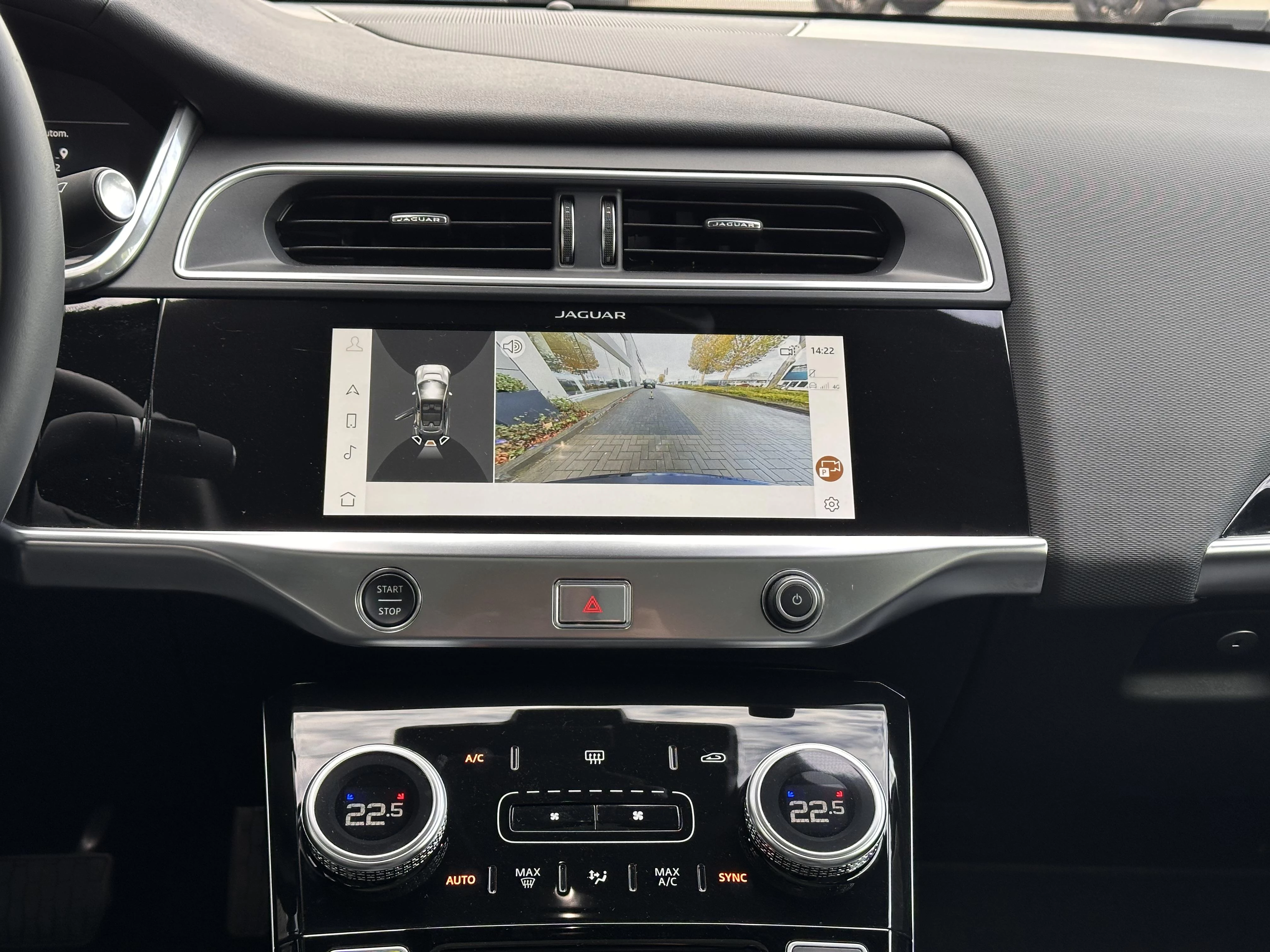 Jaguar-I-PACE-image-38