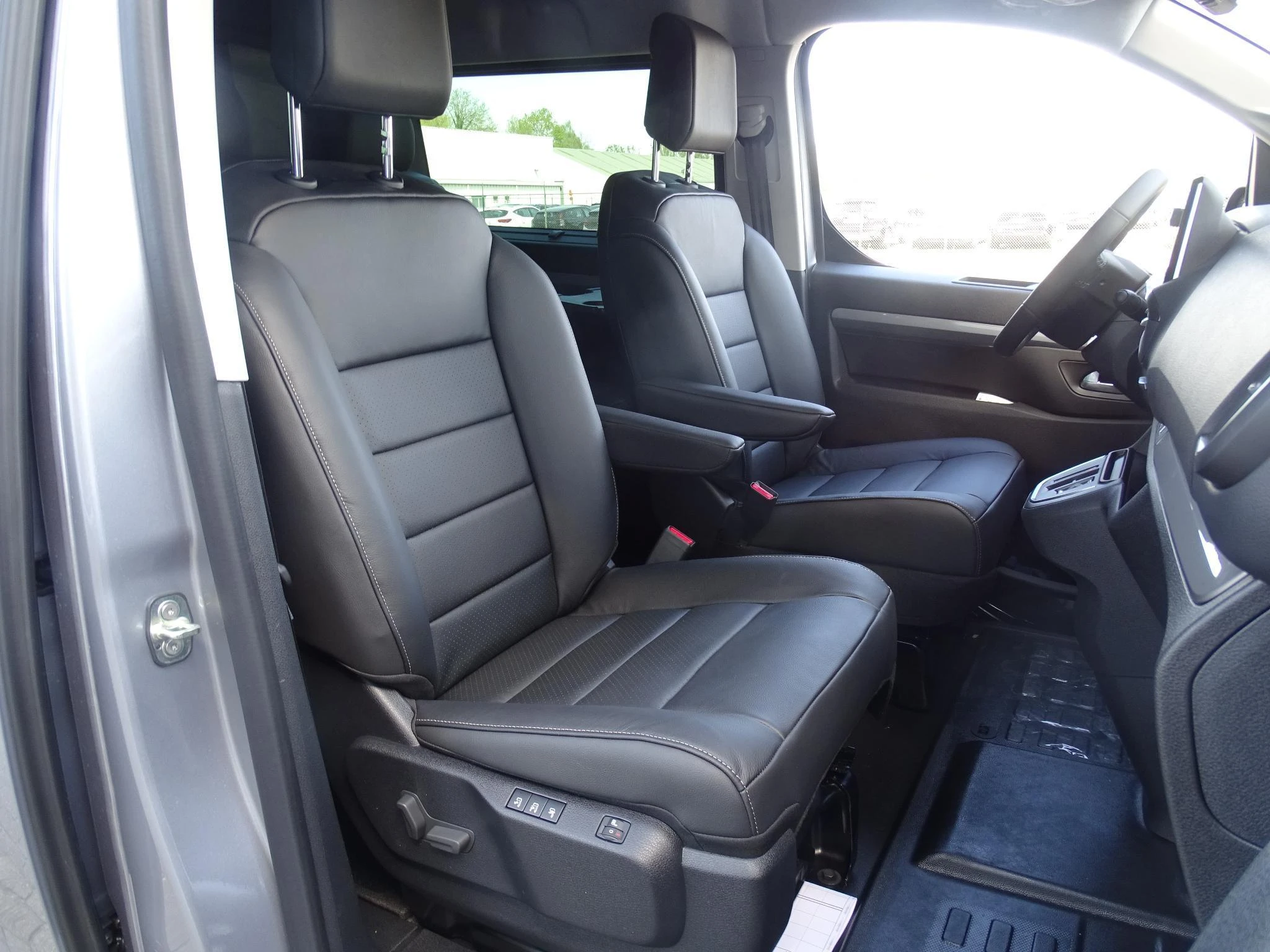 Opel-Vivaro-image-5