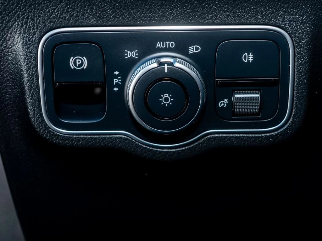 Mercedes-Benz-GLA 250-image-13