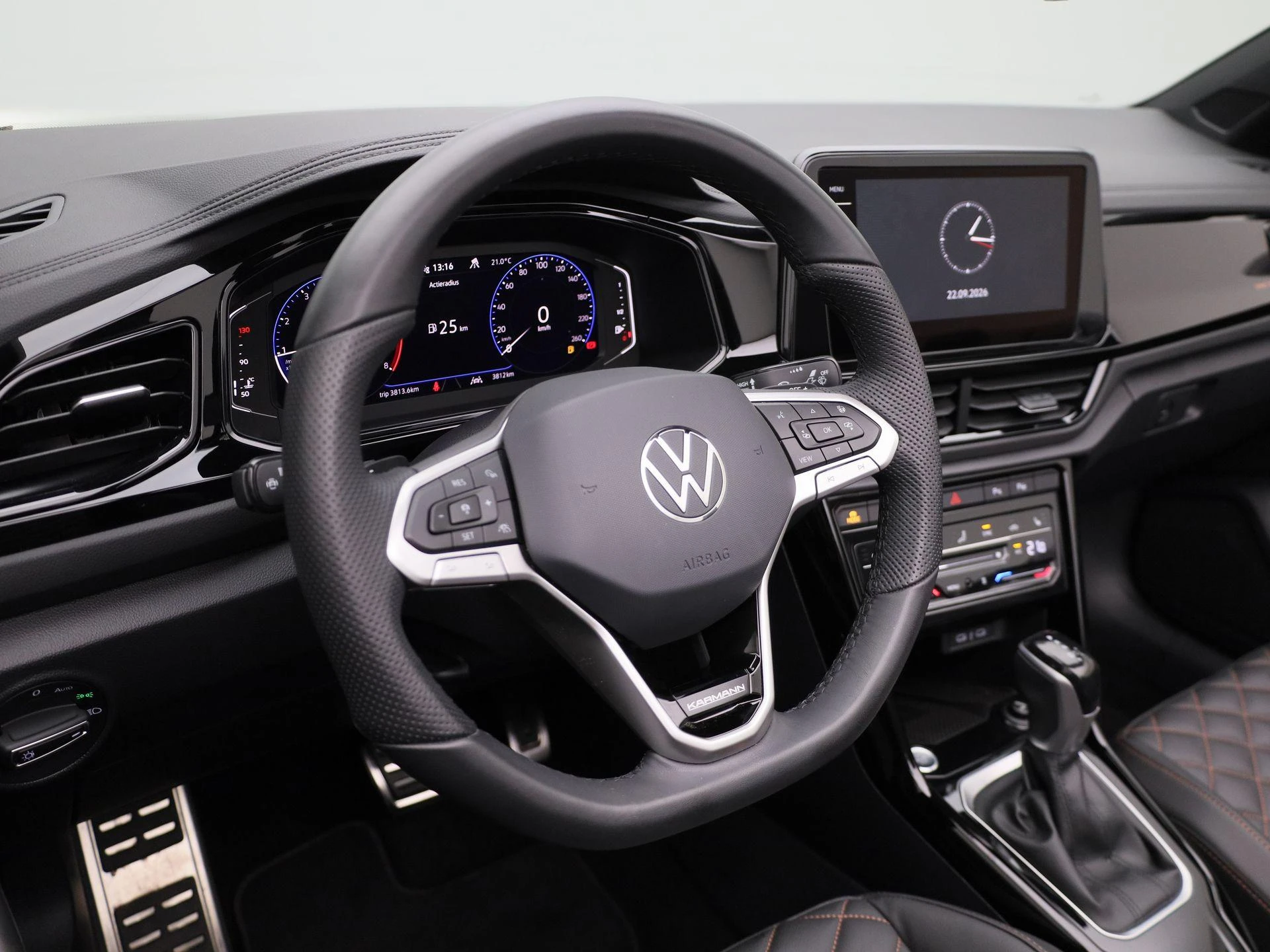 Volkswagen-T-Roc-image-10