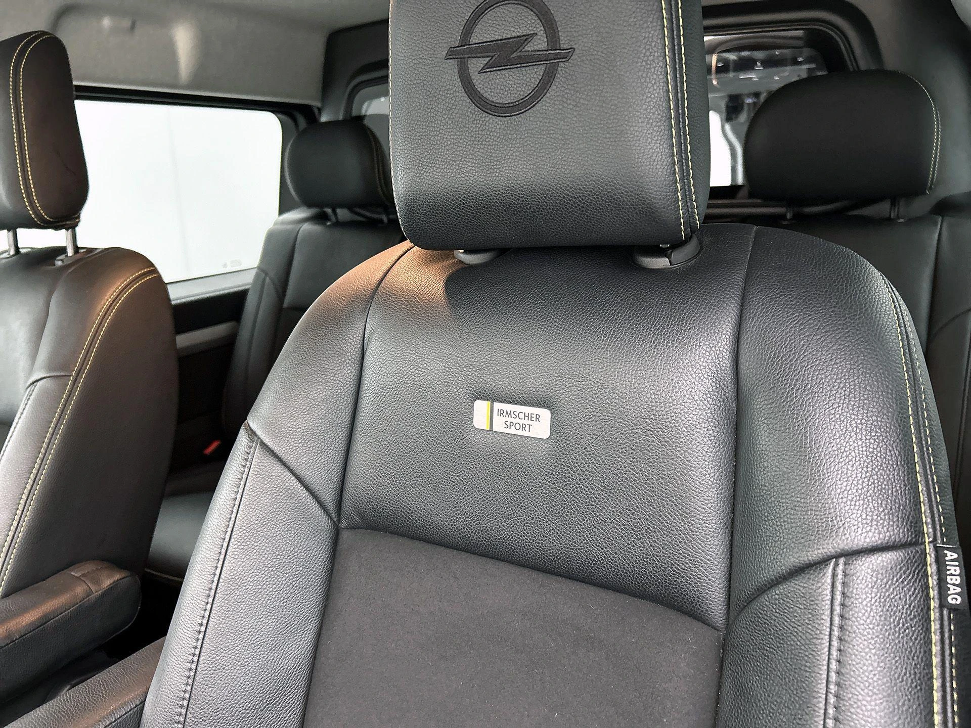 Opel-Vivaro-image-11