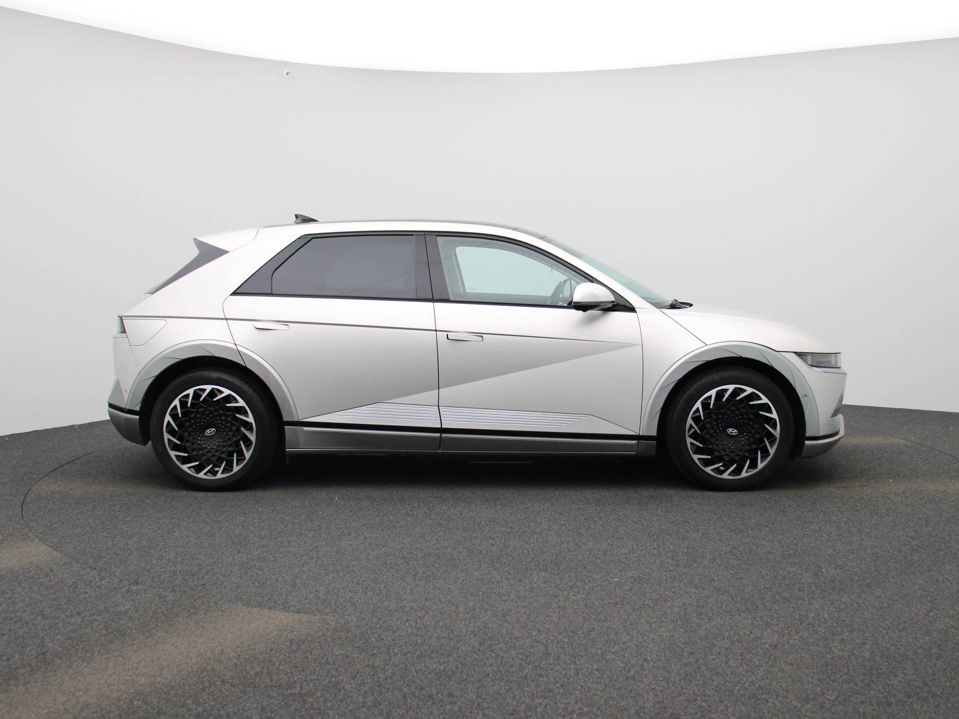 Hyundai-IONIQ 5-image-5