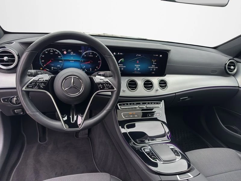 Mercedes-Benz E-Klasse 400 T d 4M AMG PANO HUD 360 DISTRO STANDHZG AMG LineW213 E 400 T d 4M AMG PANO HUD 360 DISTRO STANDHZG AMG Line
