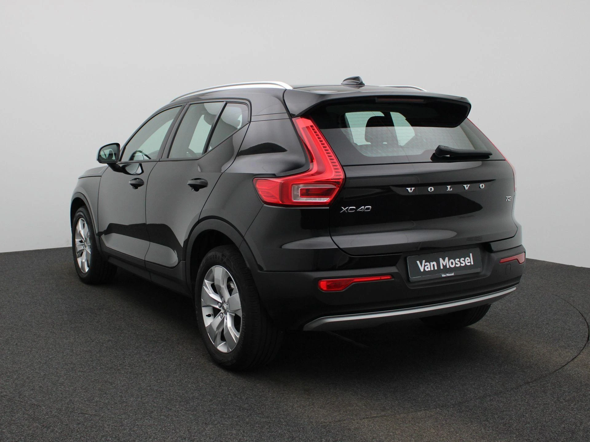 Volvo-XC40-image-1