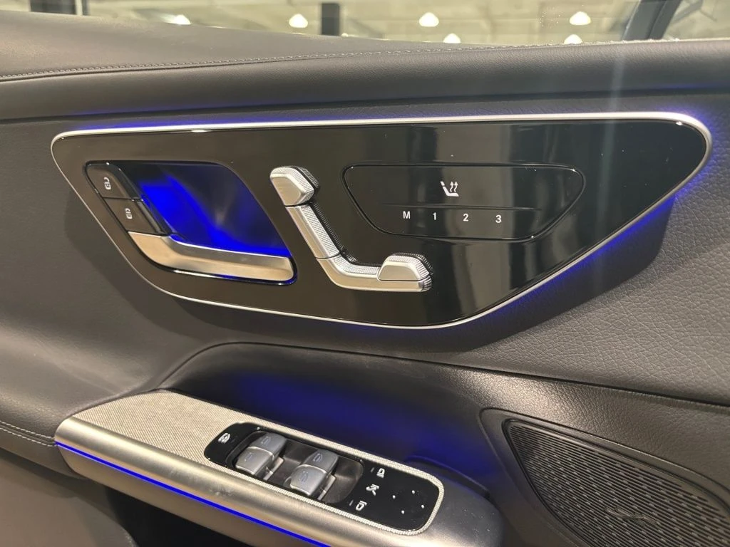 Mercedes-Benz-GLC 300 d-image-8