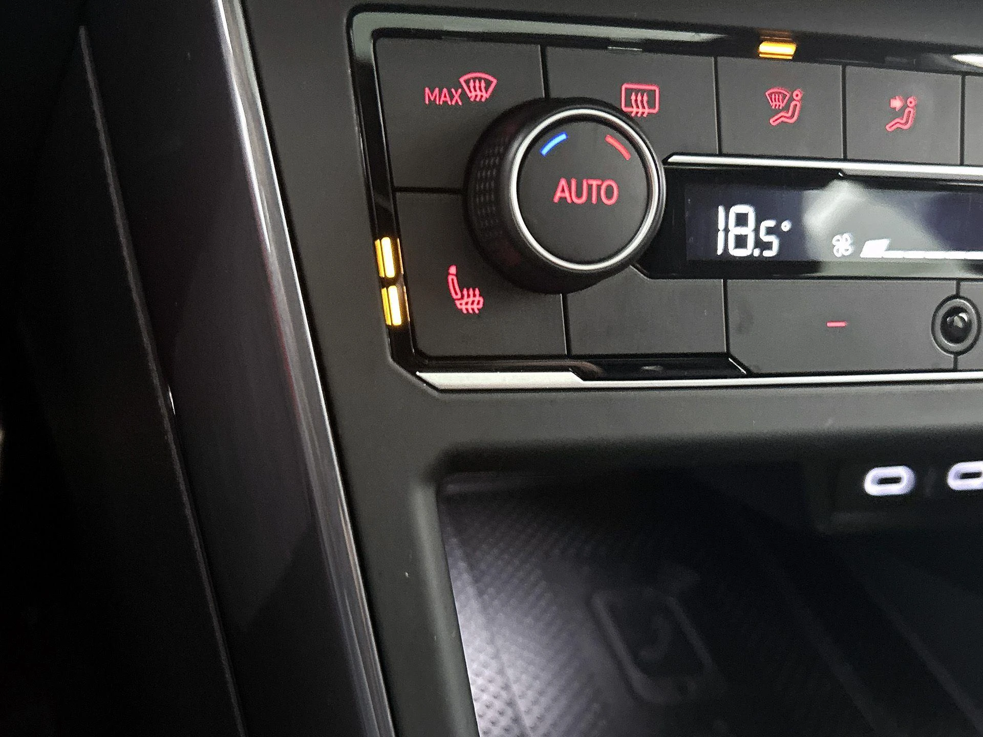 Volkswagen-Polo-image-7