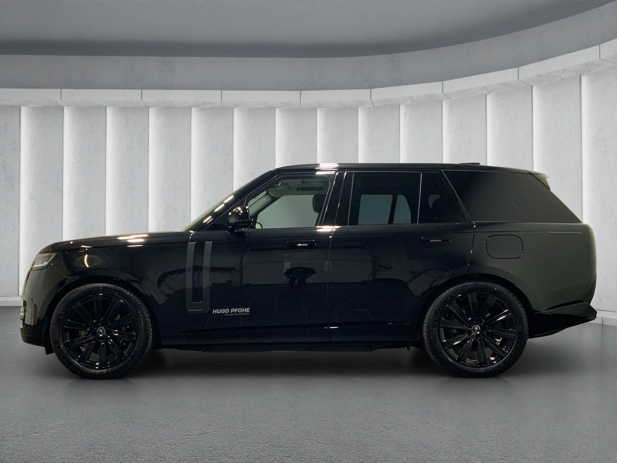 Land Rover-Range Rover-image-4