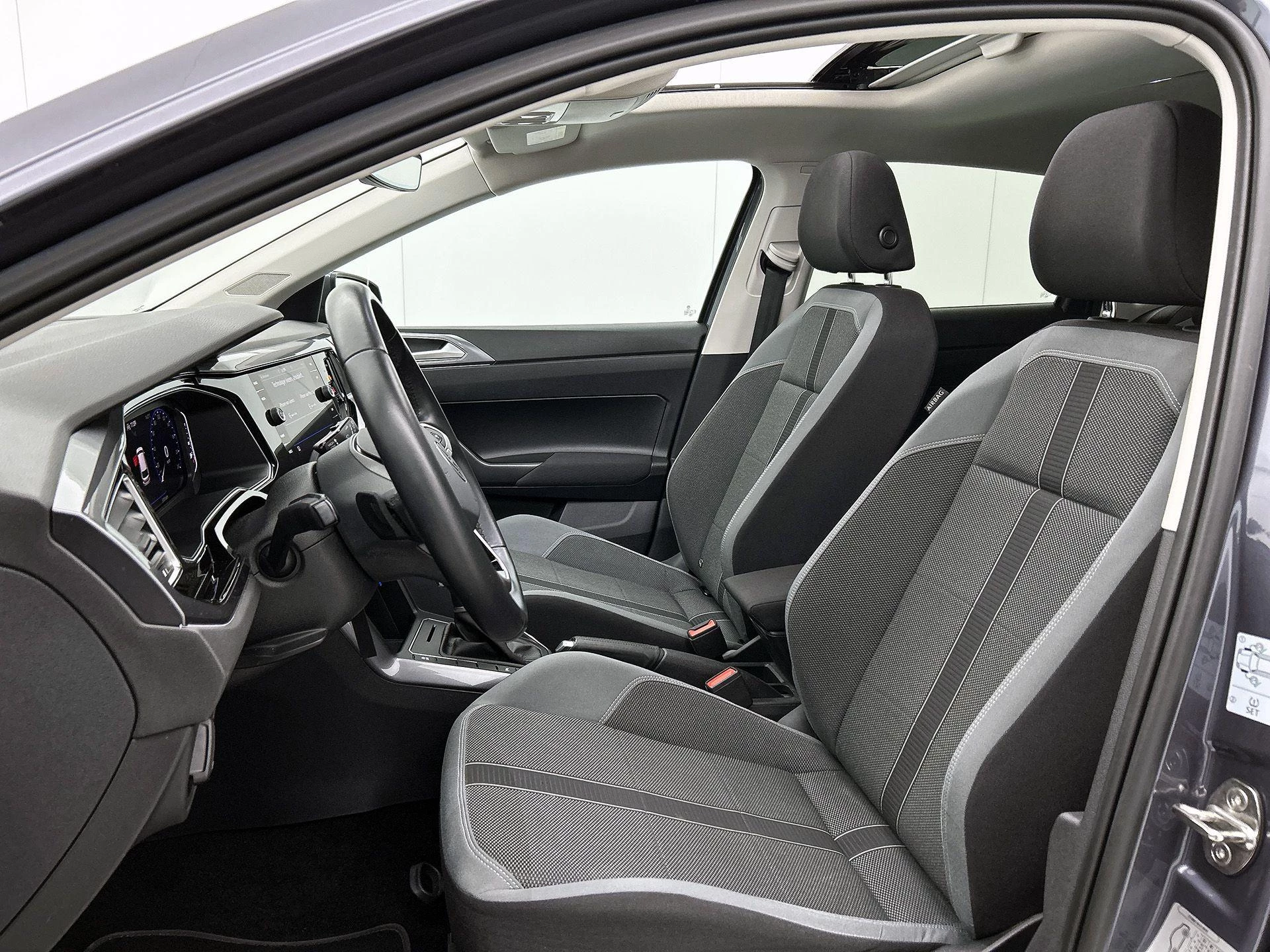 Volkswagen-Polo-image-32