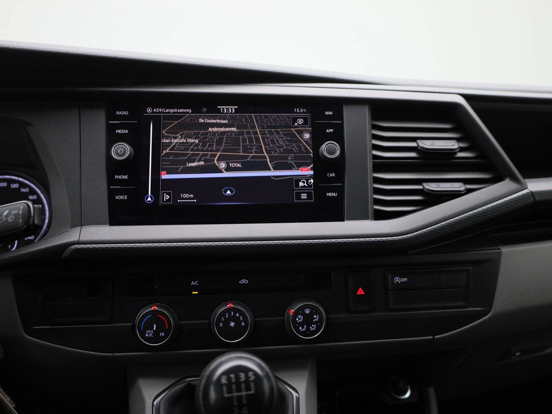Volkswagen-Transporter-image-8