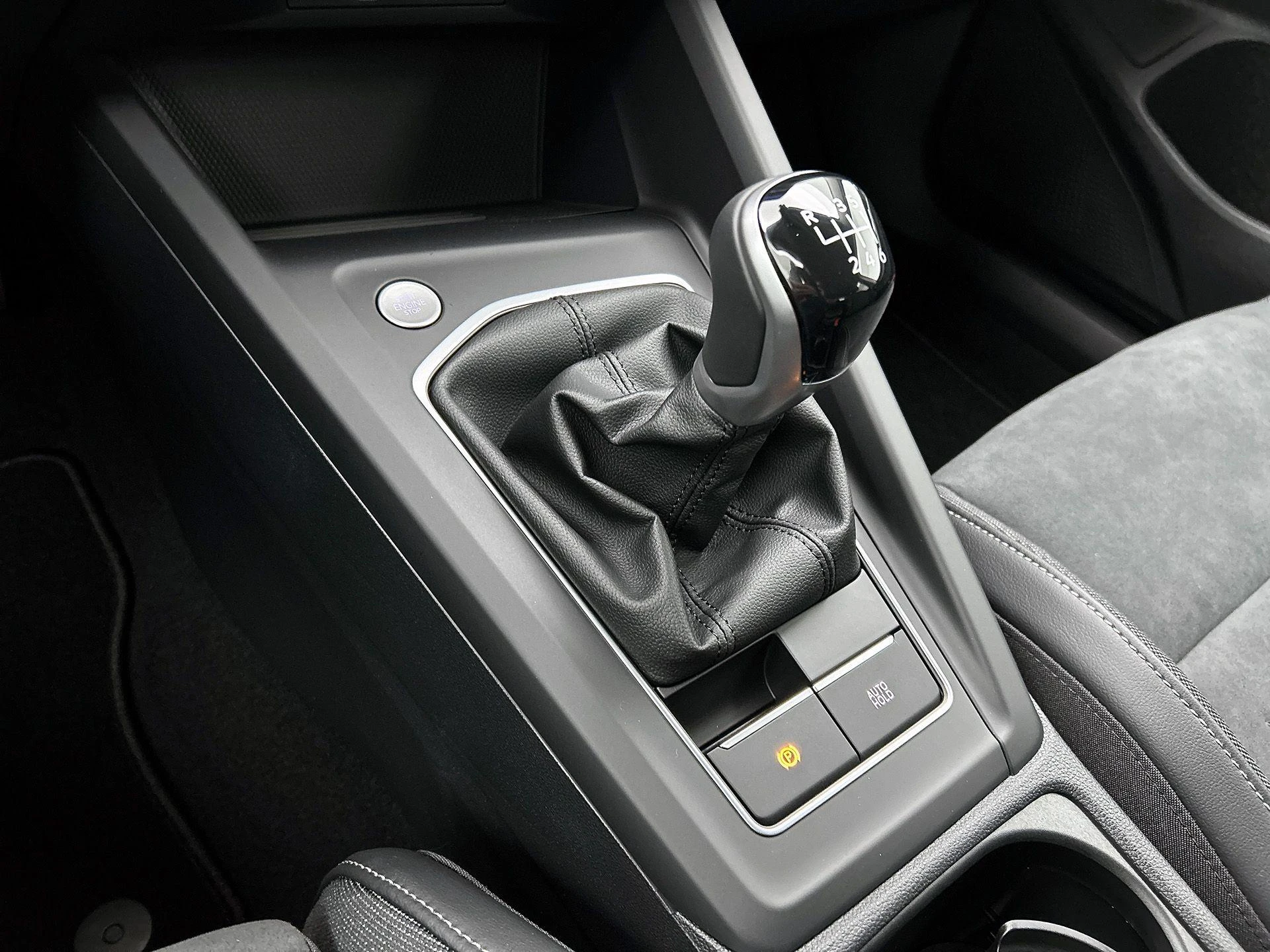 Volkswagen-Golf-image-9
