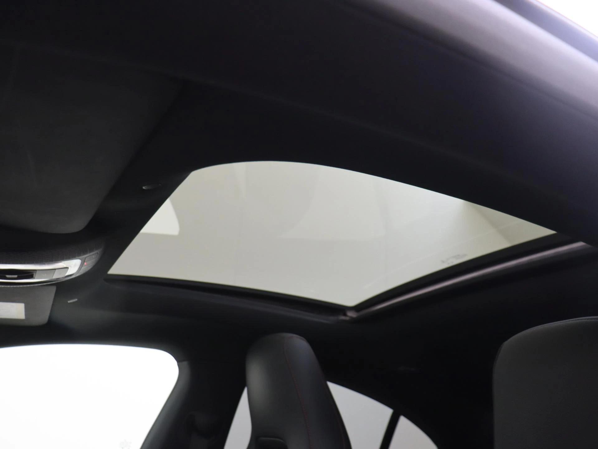 Mercedes-Benz-CLA-image-27