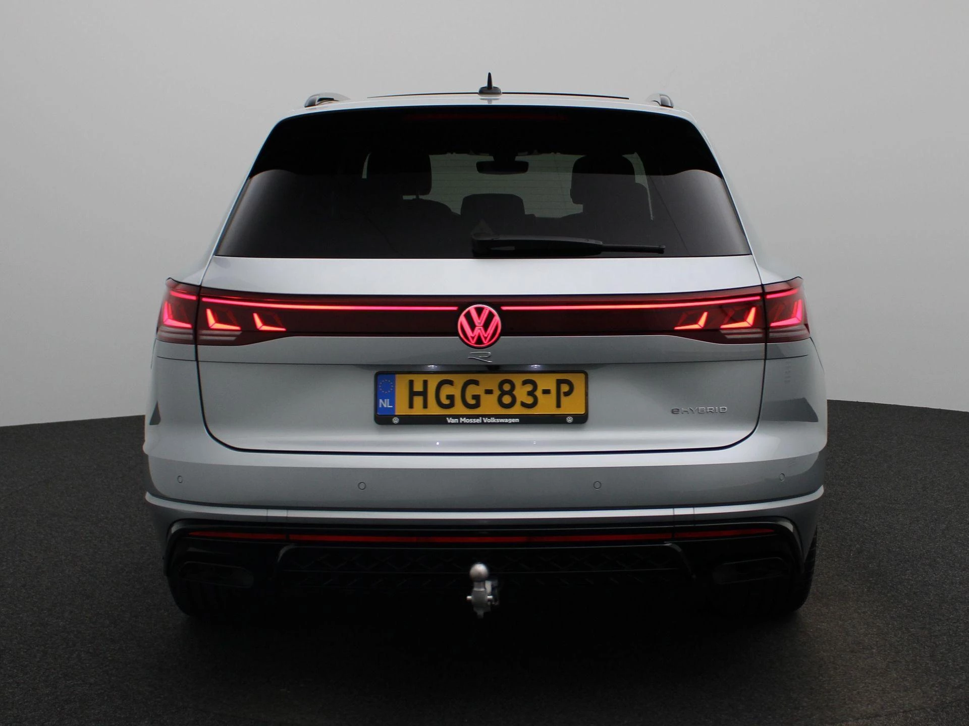 Volkswagen-Touareg-image-4