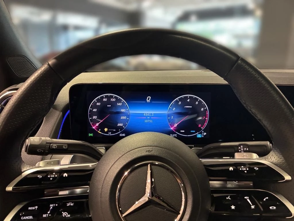 Mercedes-Benz-GLB 200-image-6