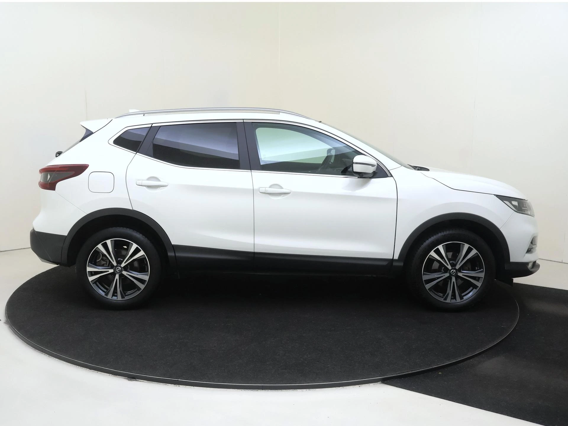 Nissan-QASHQAI-image-8