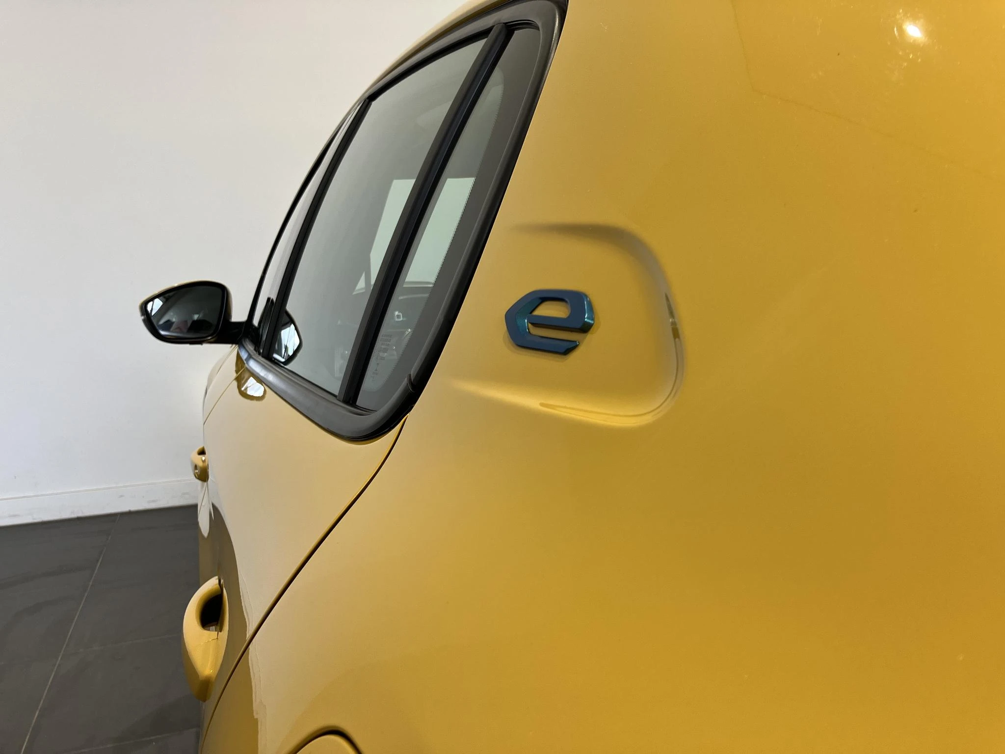 Peugeot-e-208-image-9