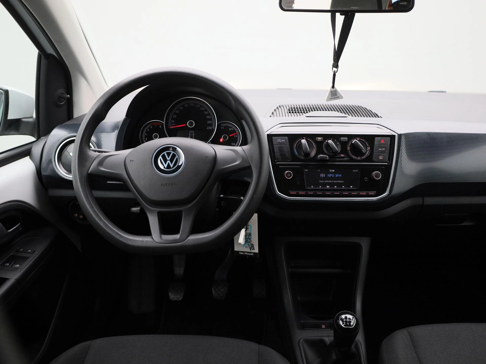 Volkswagen-up!-image-6