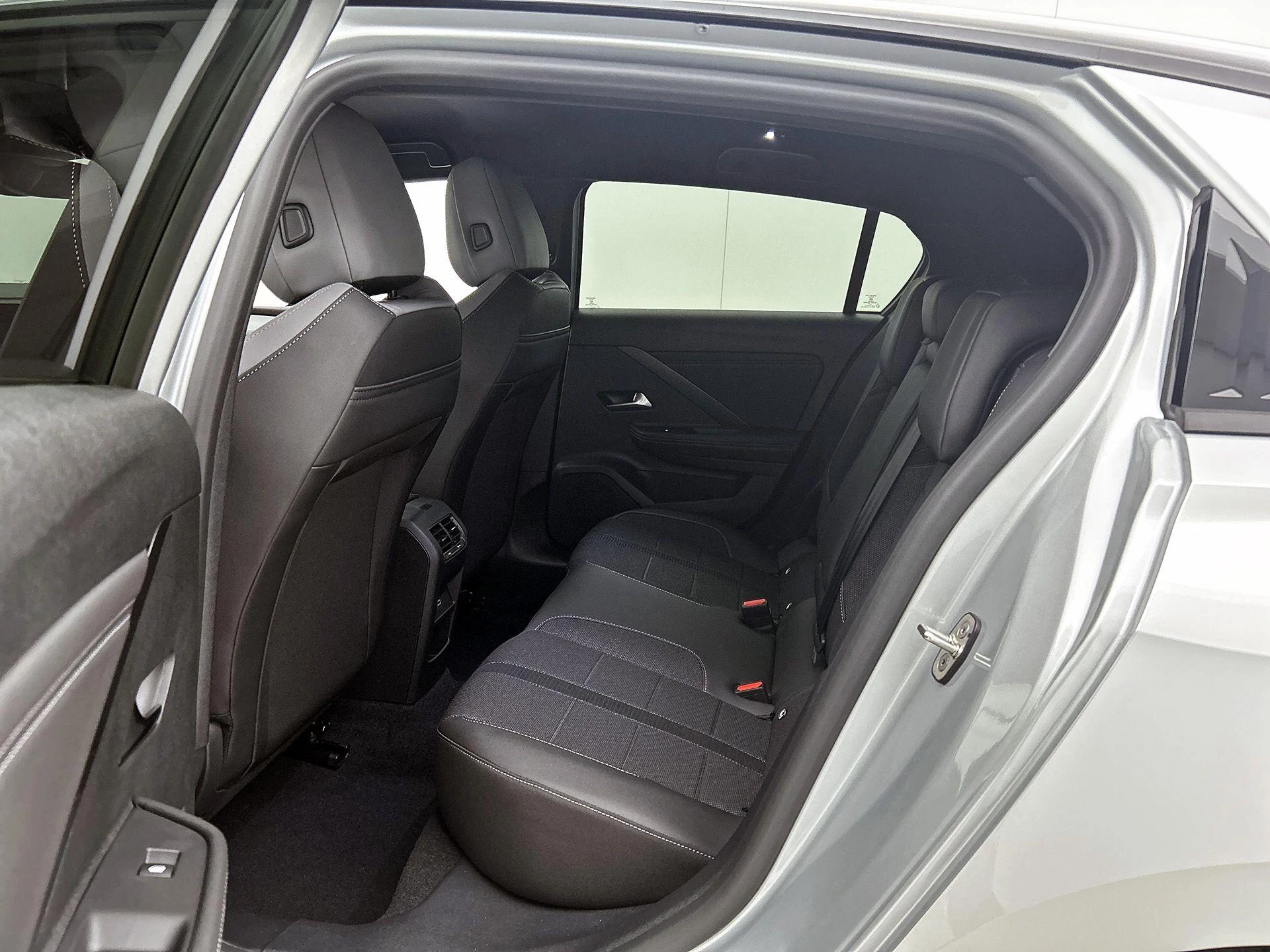 Opel-Astra-image-0