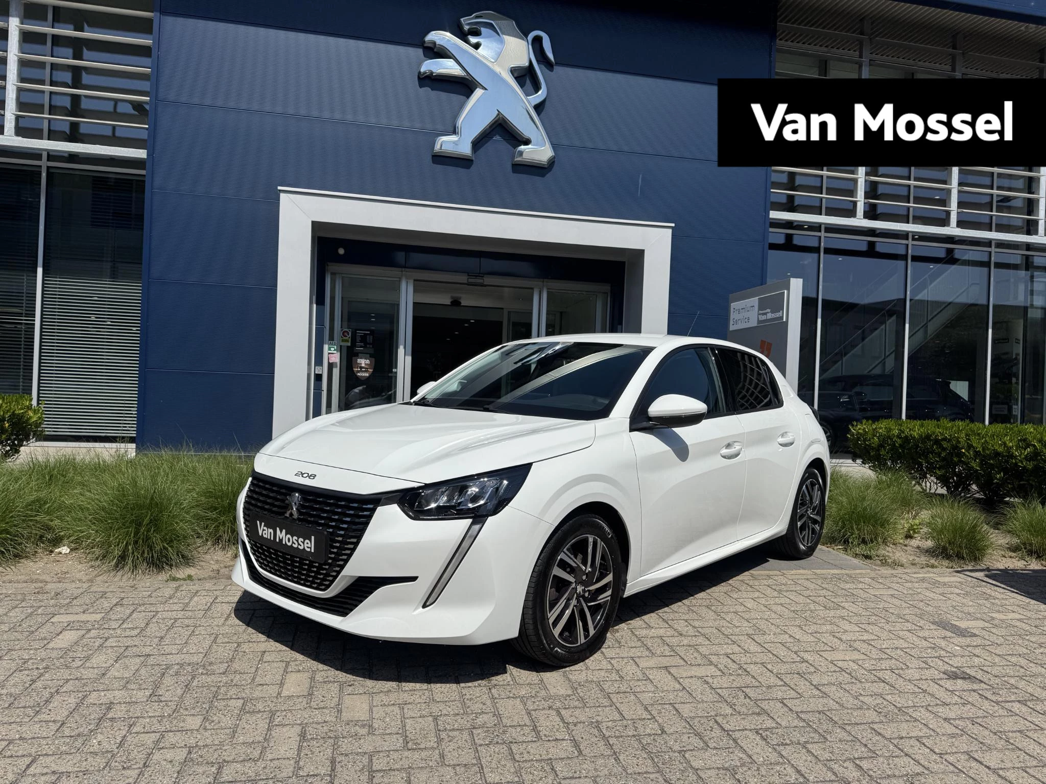 Peugeot-208-image-0