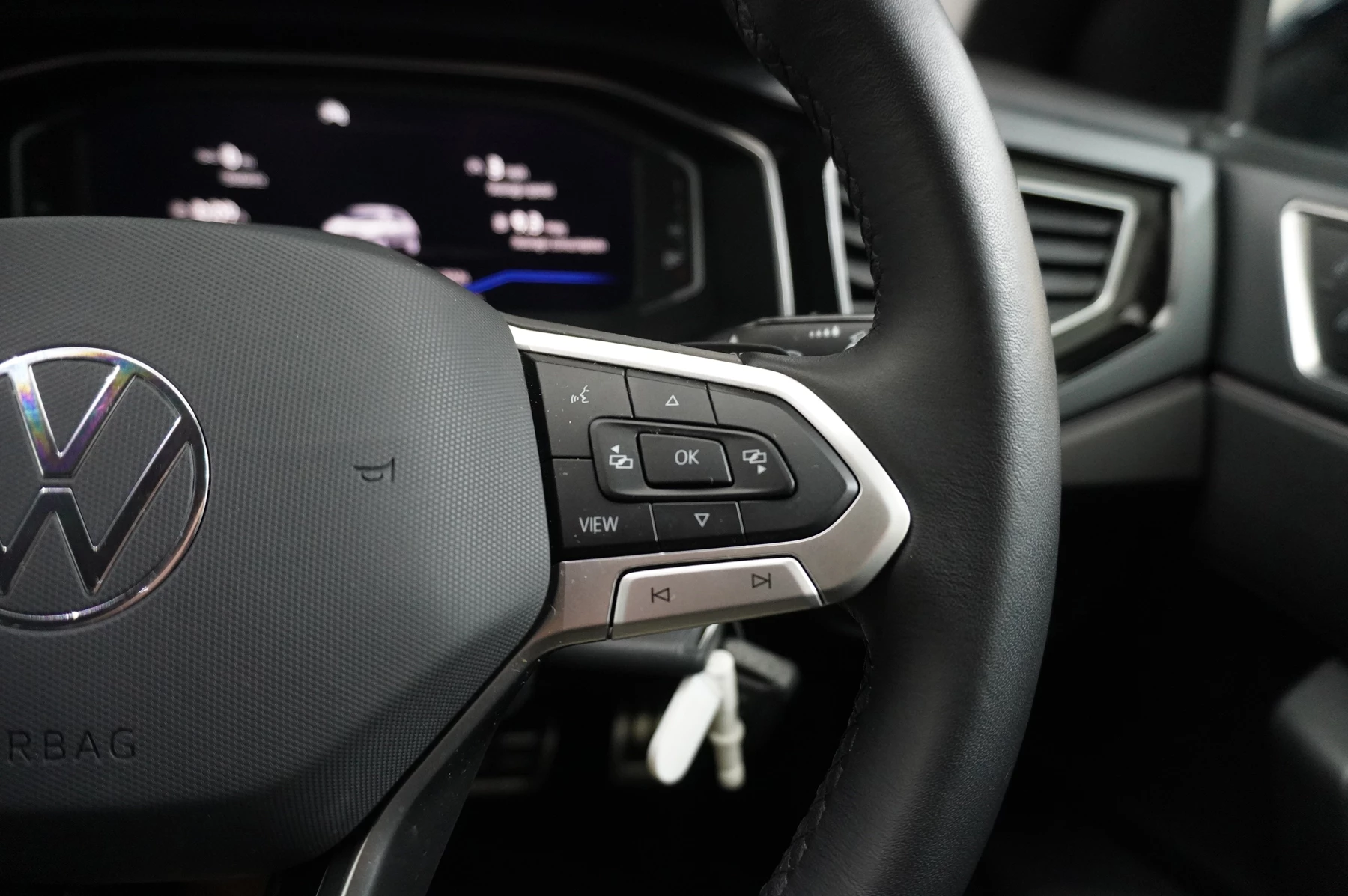 Volkswagen-Polo-image-16