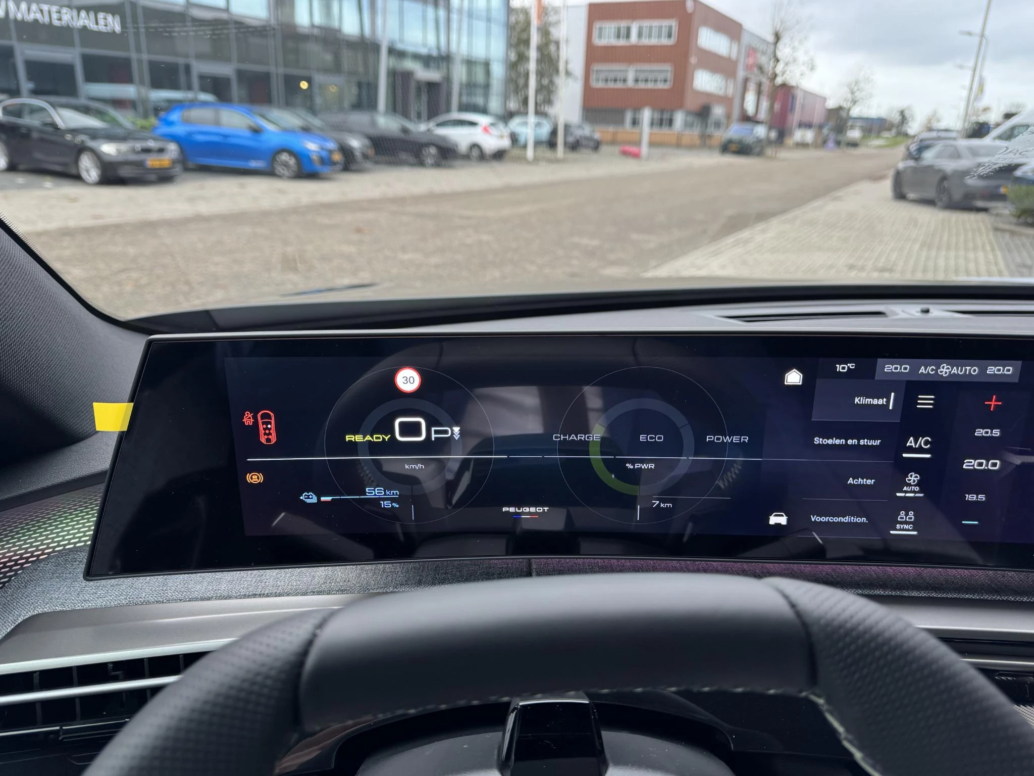 Peugeot-e-5008-image-18