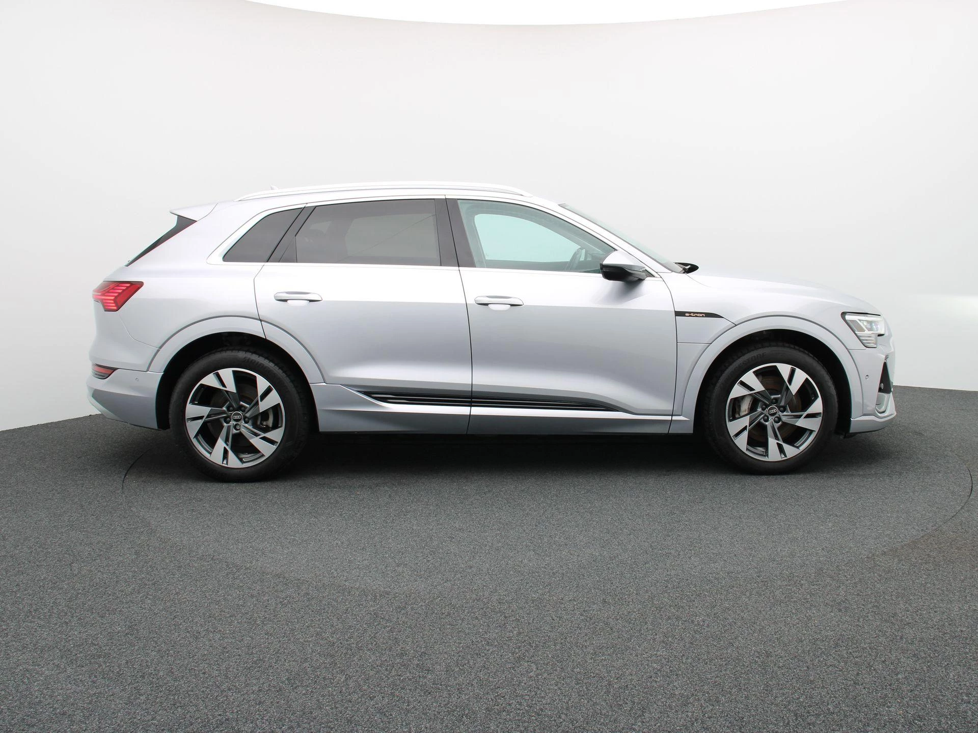 Audi-e-tron-image-6