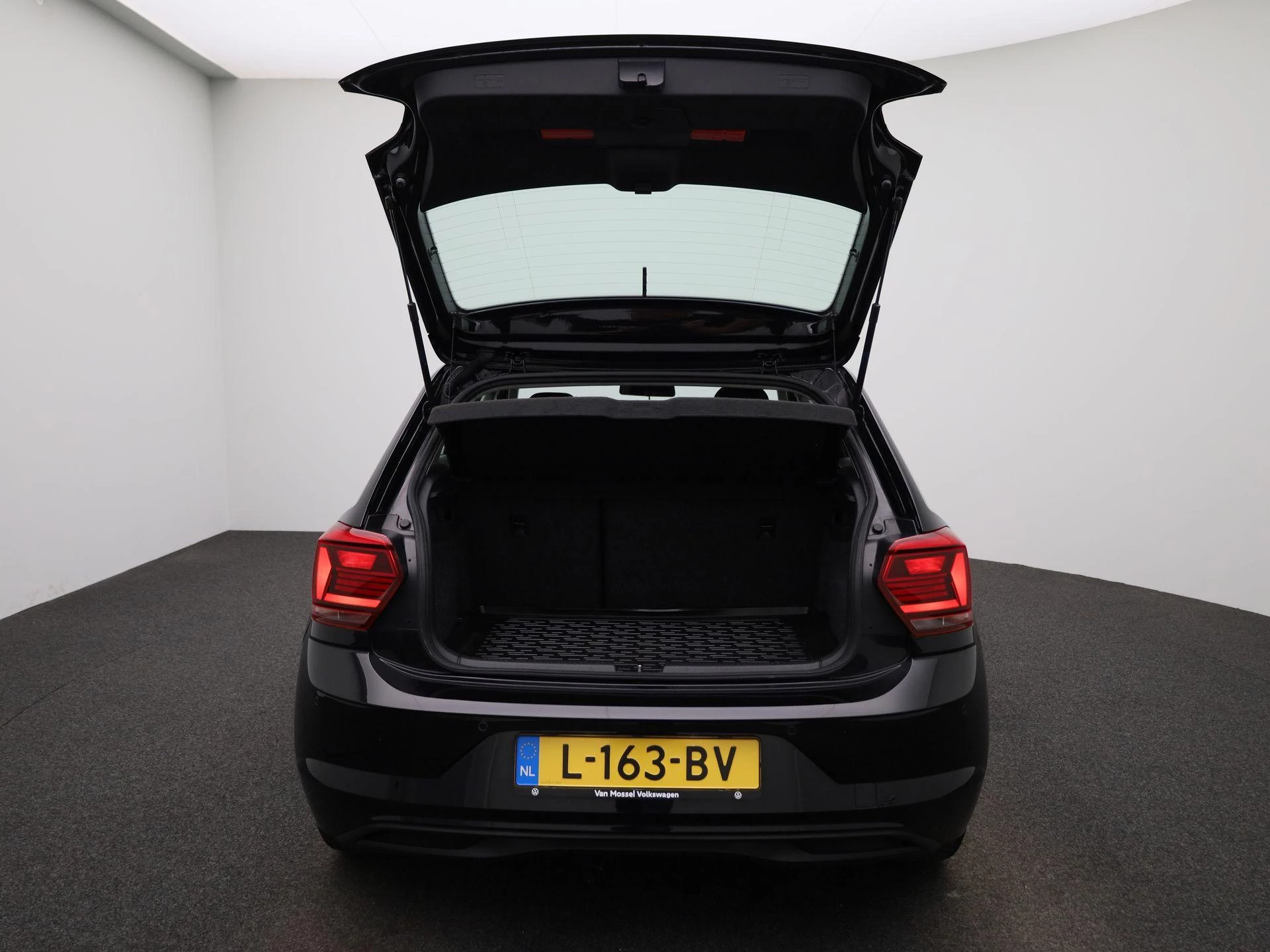Volkswagen-Polo-image-10