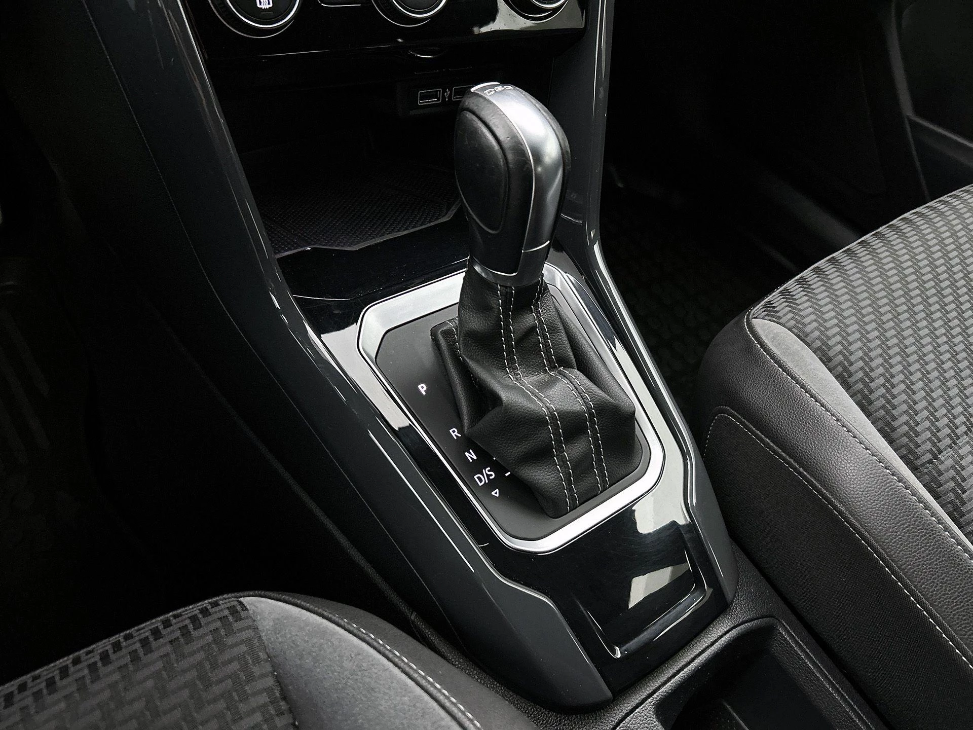 Volkswagen-T-Roc-image-22