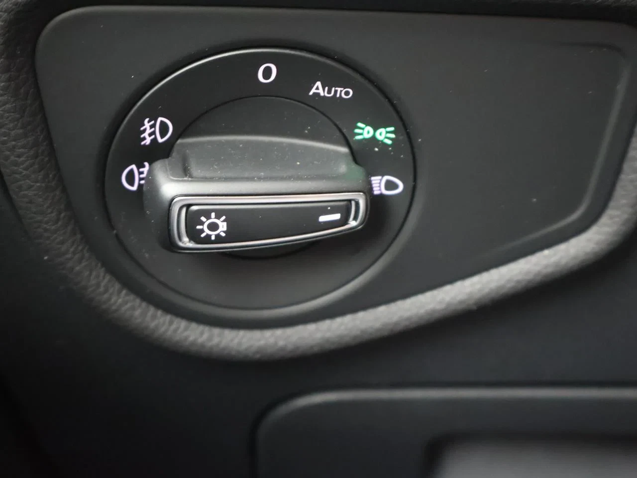 Volkswagen-Touran-image-23