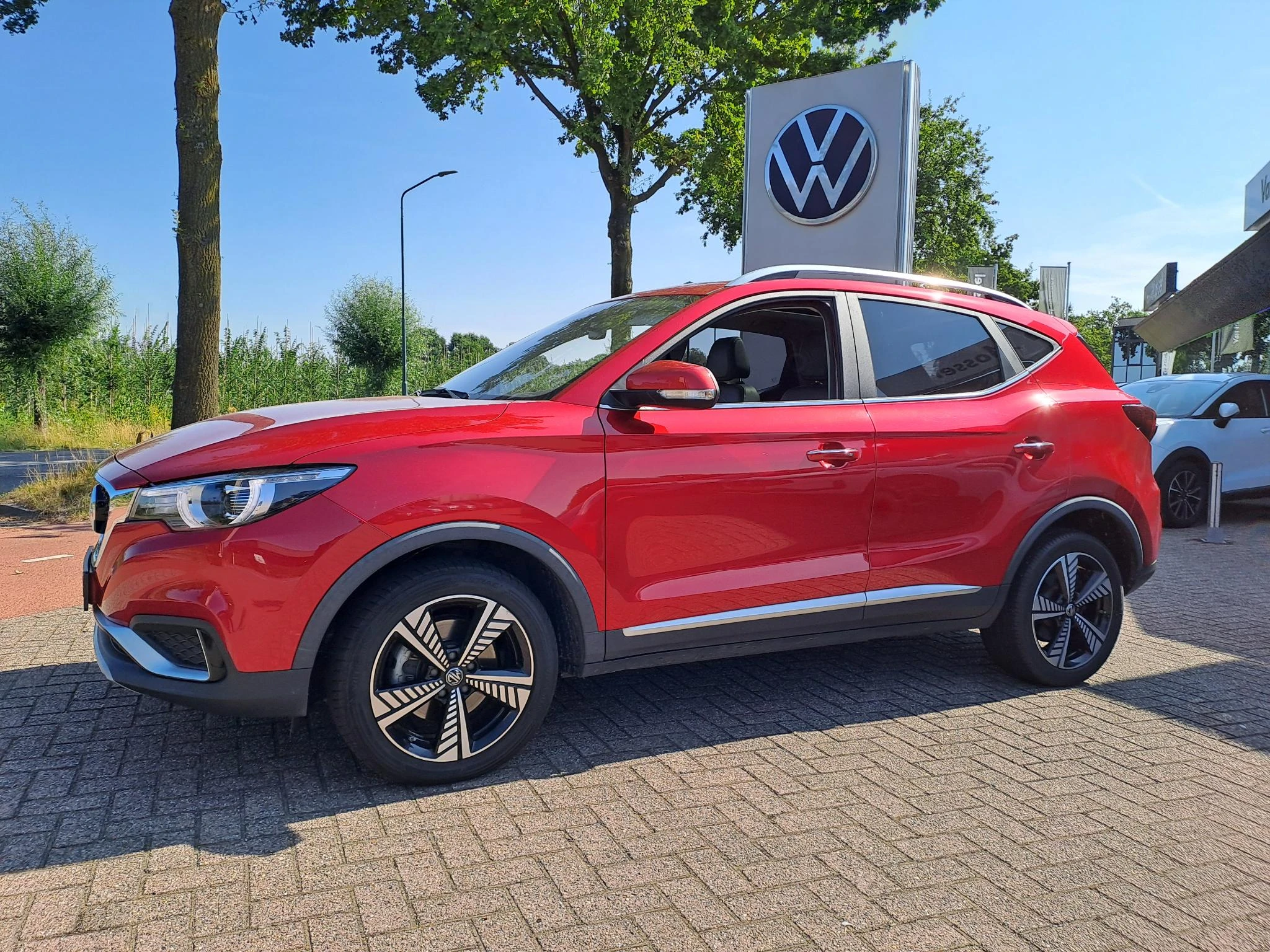 MG-ZS EV-image-1