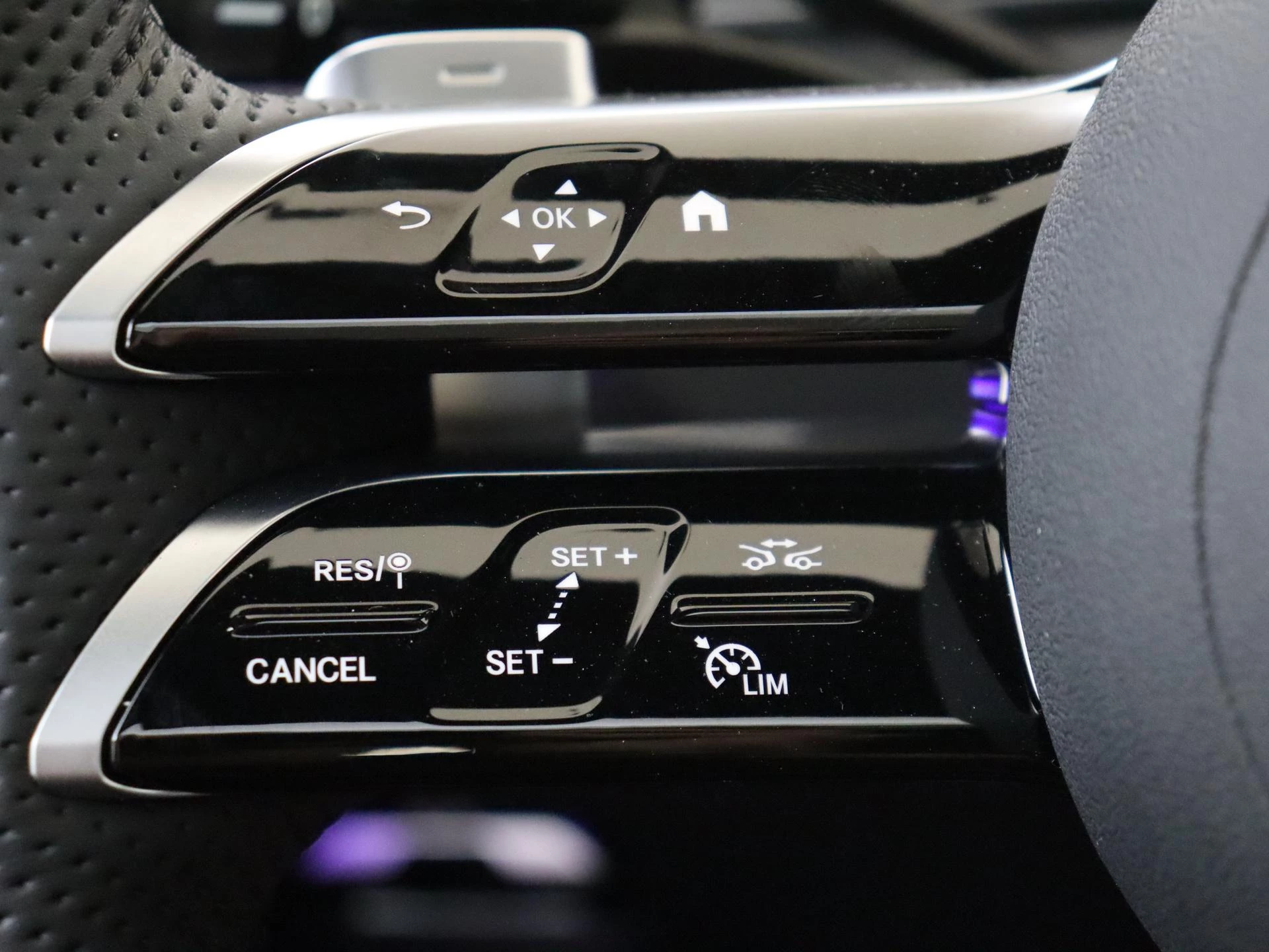 Mercedes-Benz-C-Klasse-image-12